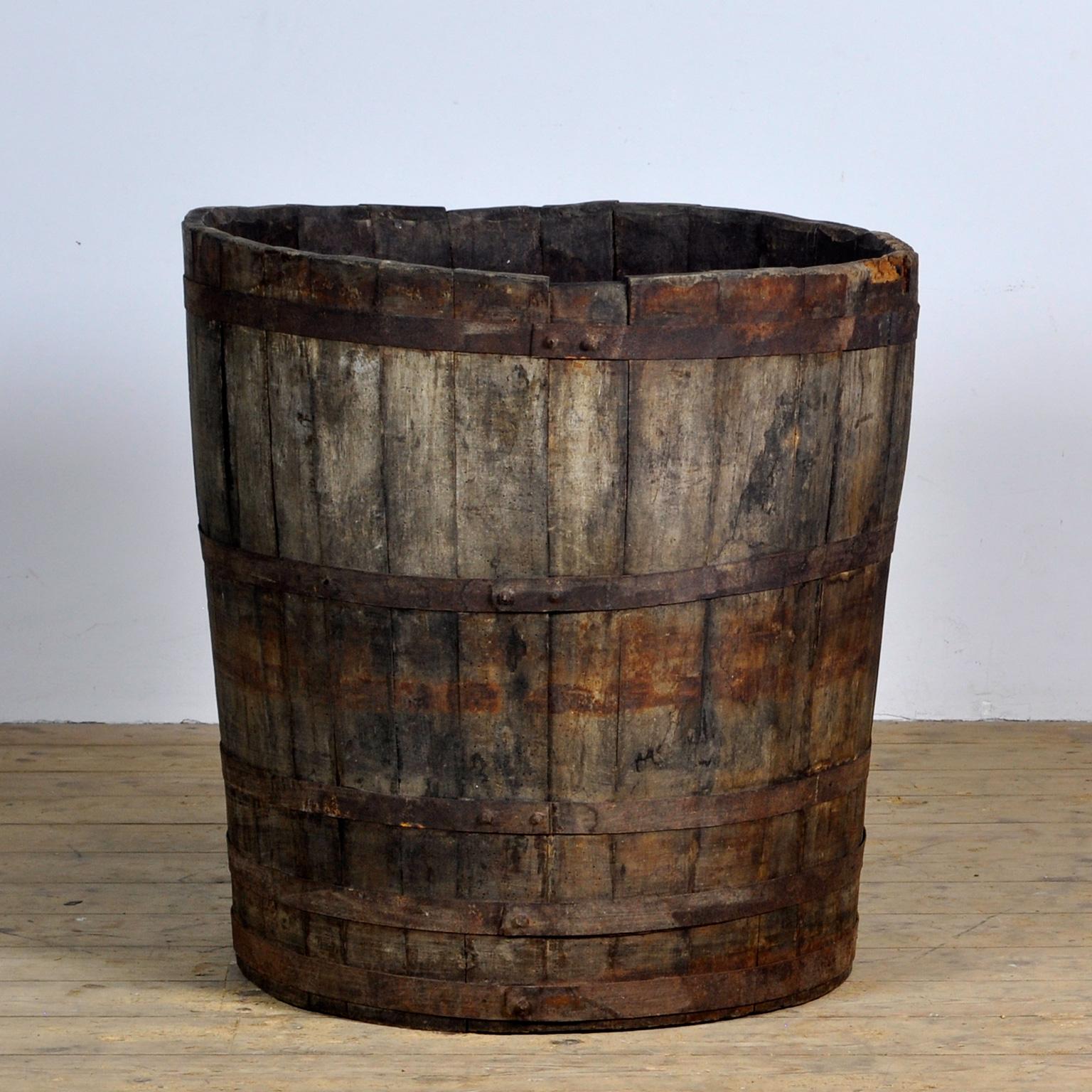 Oak barrel that was previously used to store grain, etc. The barrel is reinforced with iron rings.
For example, it can be used as a planter. Circa 1900.