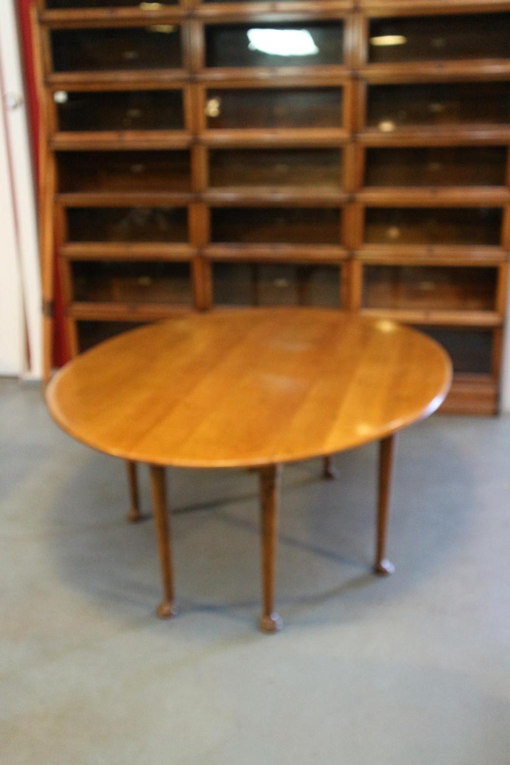 Big Oak Oval Dining Table In Good Condition In Eindhoven, NL