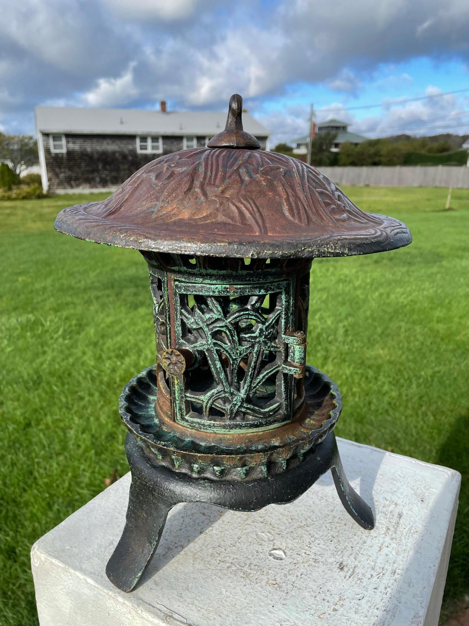 Hand-Crafted Elegant Garden Lighting Lantern 