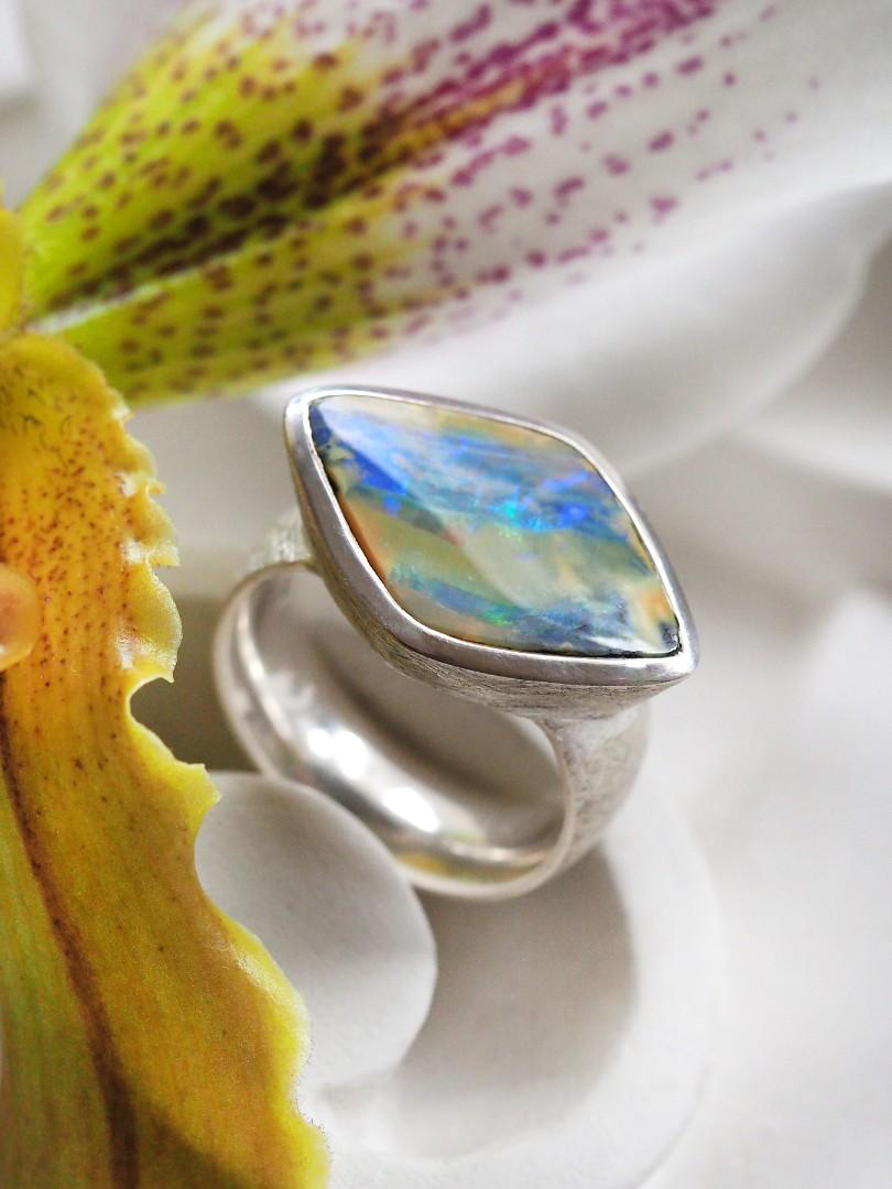 Artisan Big Opal Silver Ring Bicolor Blue Yellow Australian Unisex Jewelry For Sale