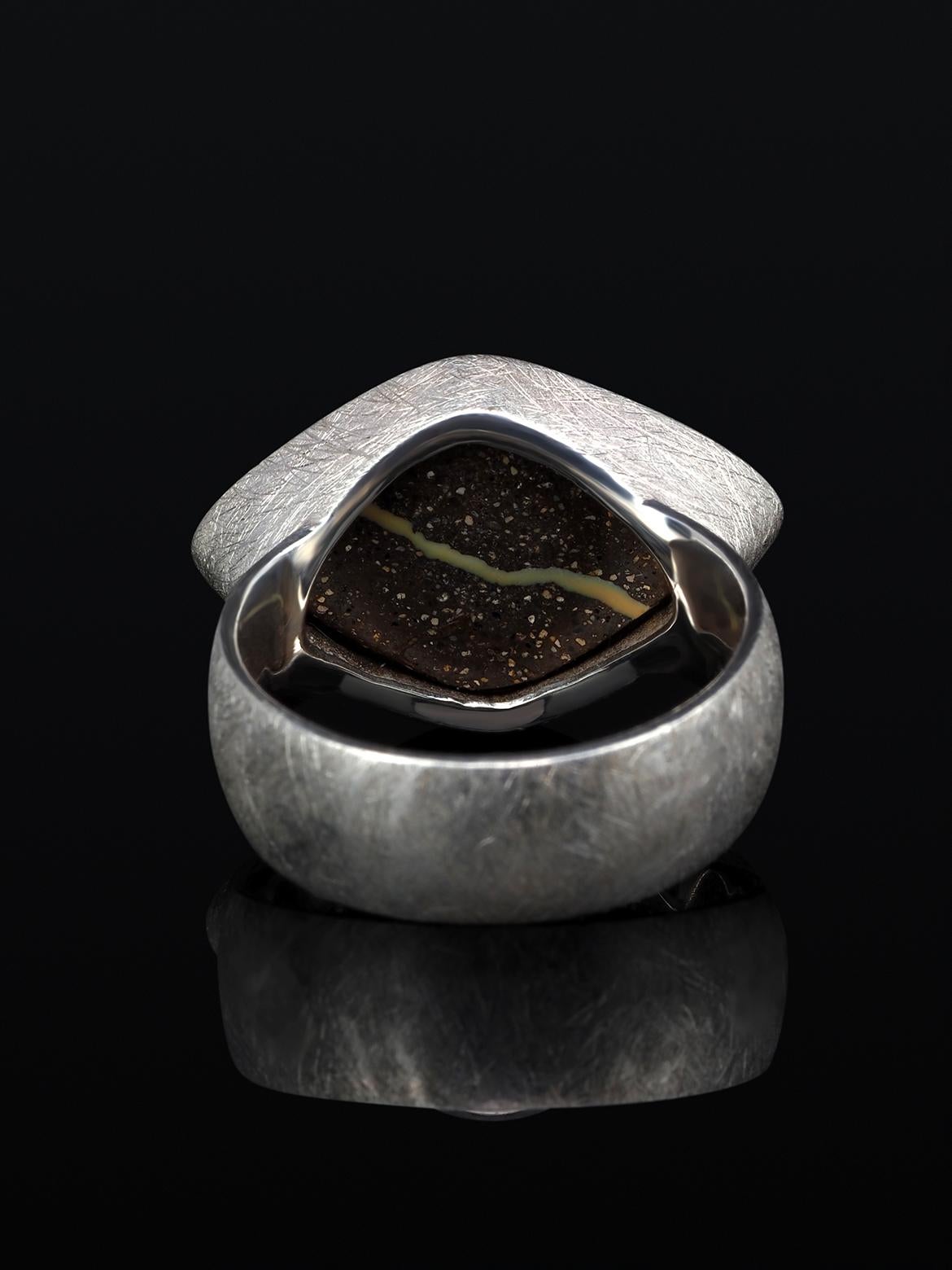 Anello d'argento Opale grande Bicolore Blu Giallo Australiano Gioielli Unisex in vendita 2