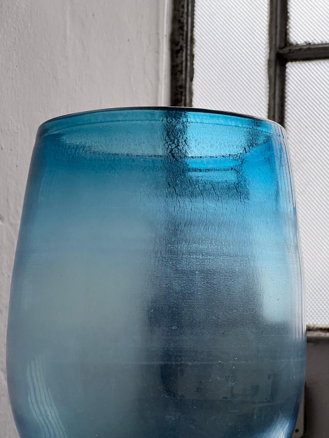 Big Opalescent Vase in Hand Blown Murano Glass, Blue Purple Gold Iridescent For Sale 2