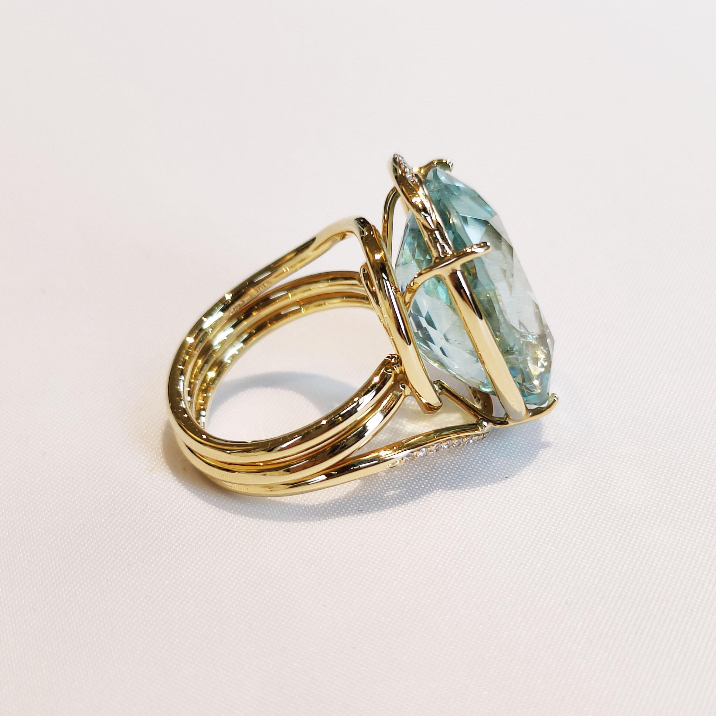 18k gold aquamarine ring