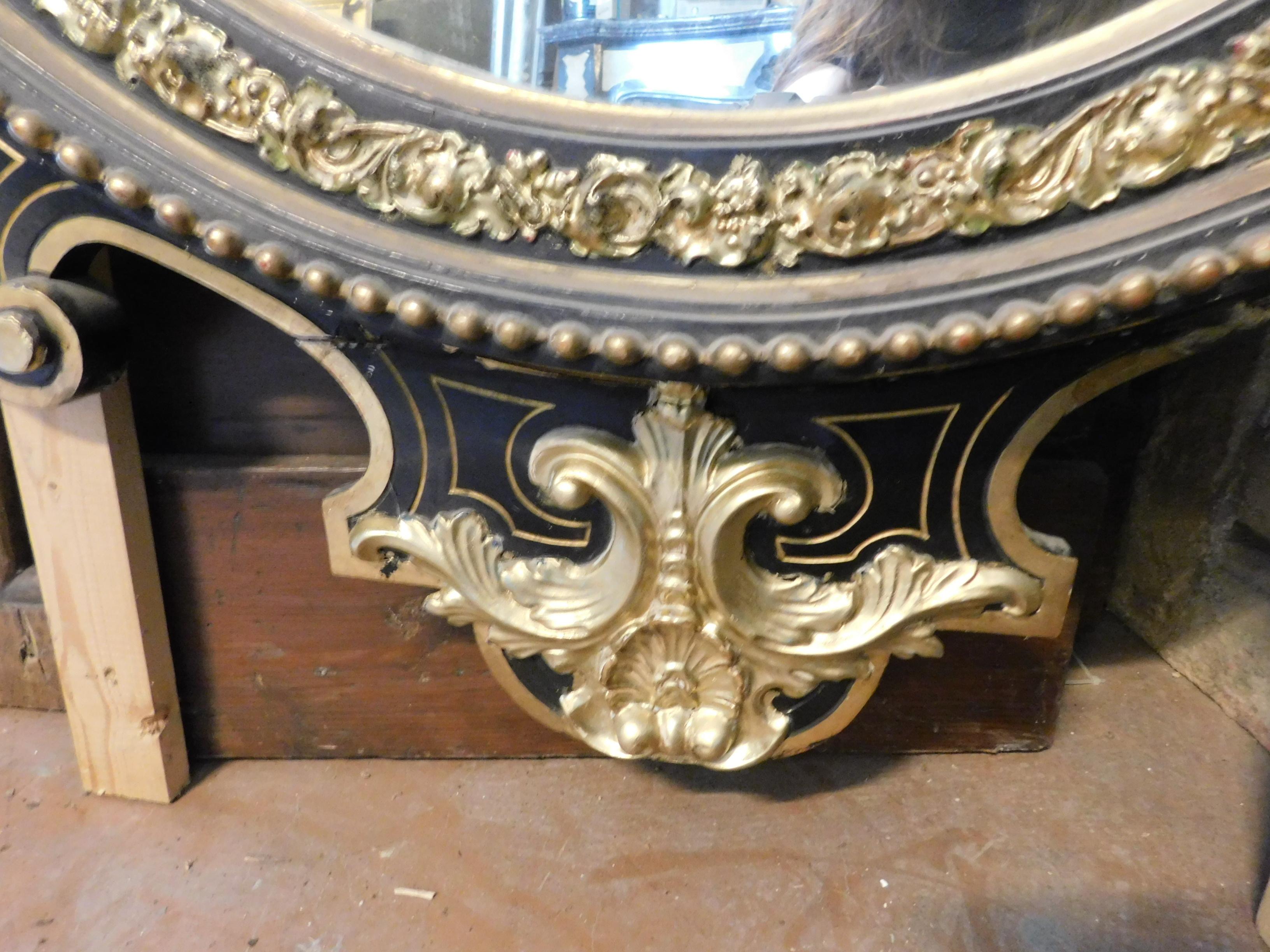 Italian Big Oval Mirror, Black and Gold with Carved Frills, Late 19th Century Italy For Sale