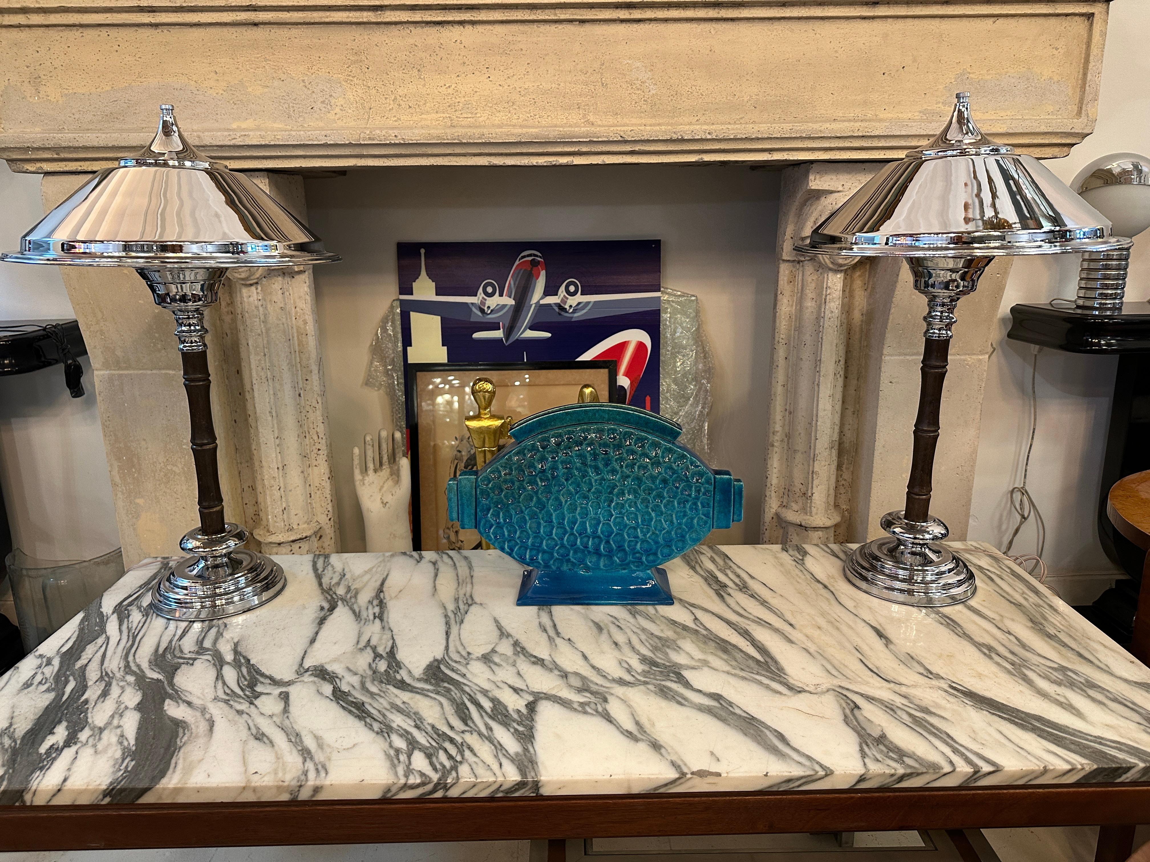 Inizio XX secolo Grande coppia di lampade da tavolo Art Deco in legno e cromo, Francia in vendita