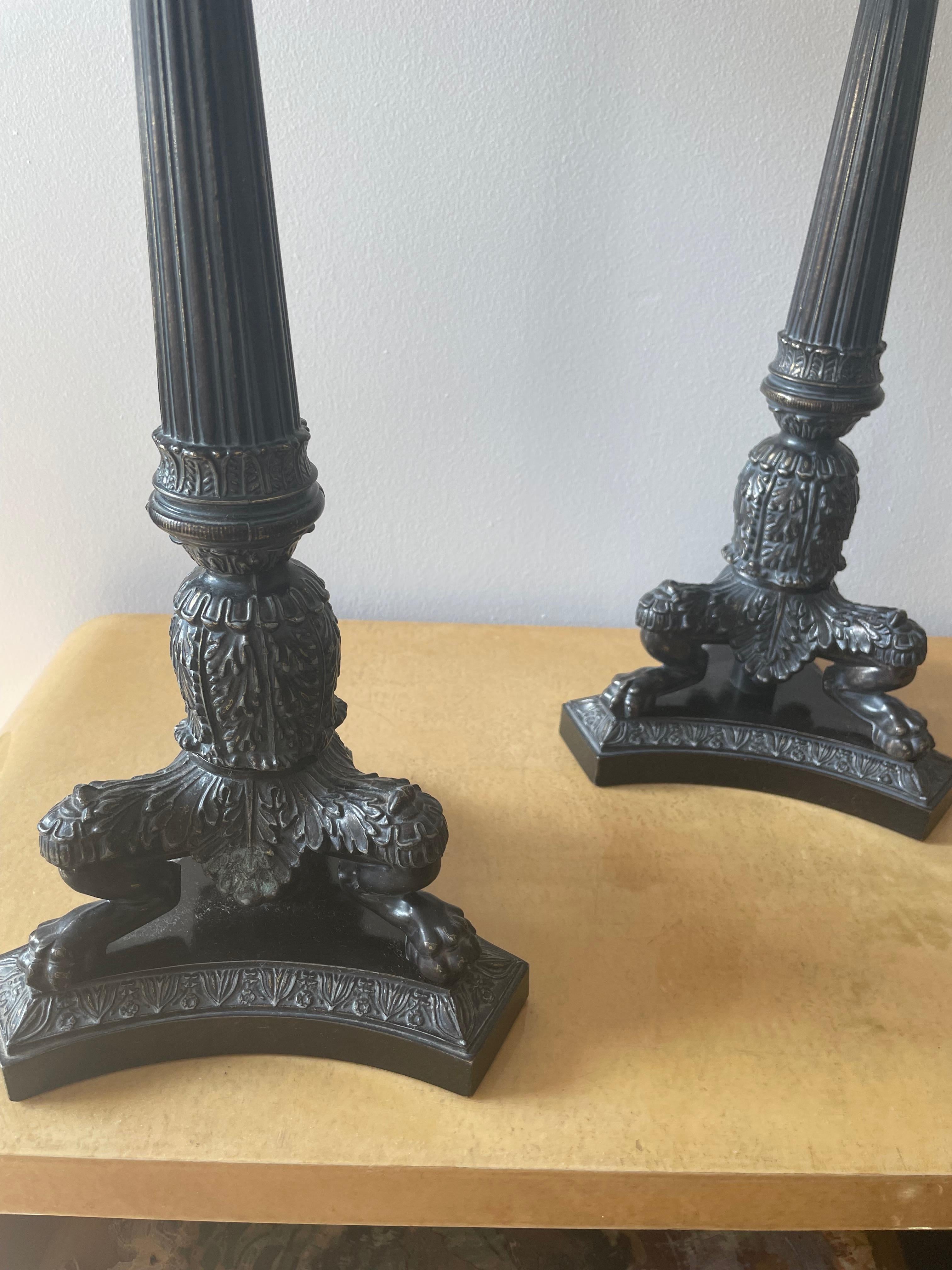 Big Pair of Neoclassical Tripod Bronze Lamps with Lions Paw, France 1925 For Sale 1