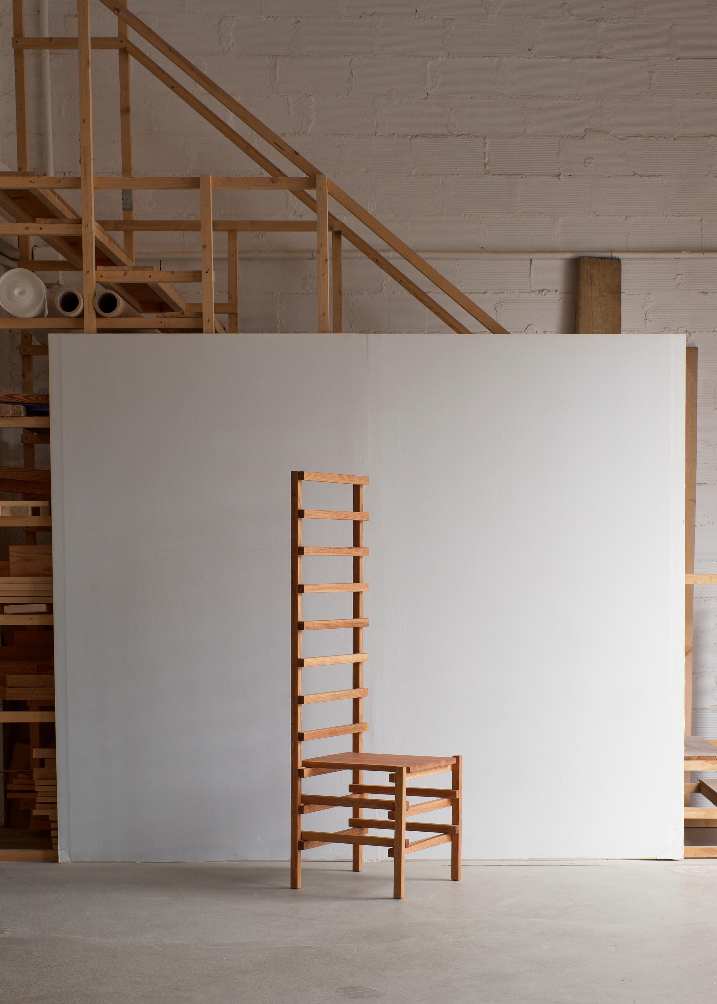 The wooden chair inspired by the flamenco tradition and Spanish heritage beautifully combines elements of tradition and the future. Crafted from solid oak, this chair captures the essence of flamenco culture while boasting a contemporary design that