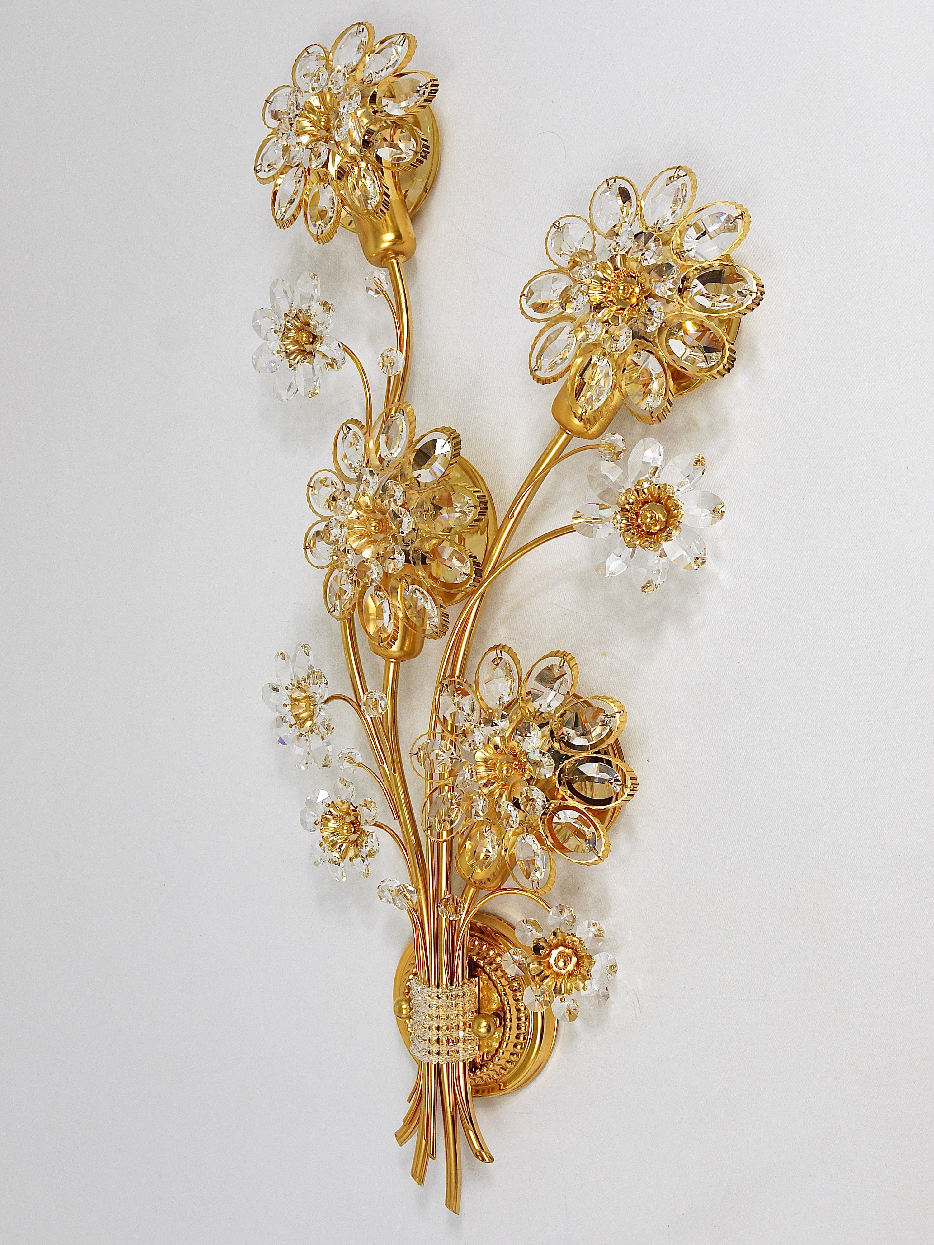 Große große Palwa-Blumen-Wandleuchte aus vergoldetem Messing mit Kristallen, 1970er Jahre im Angebot 9