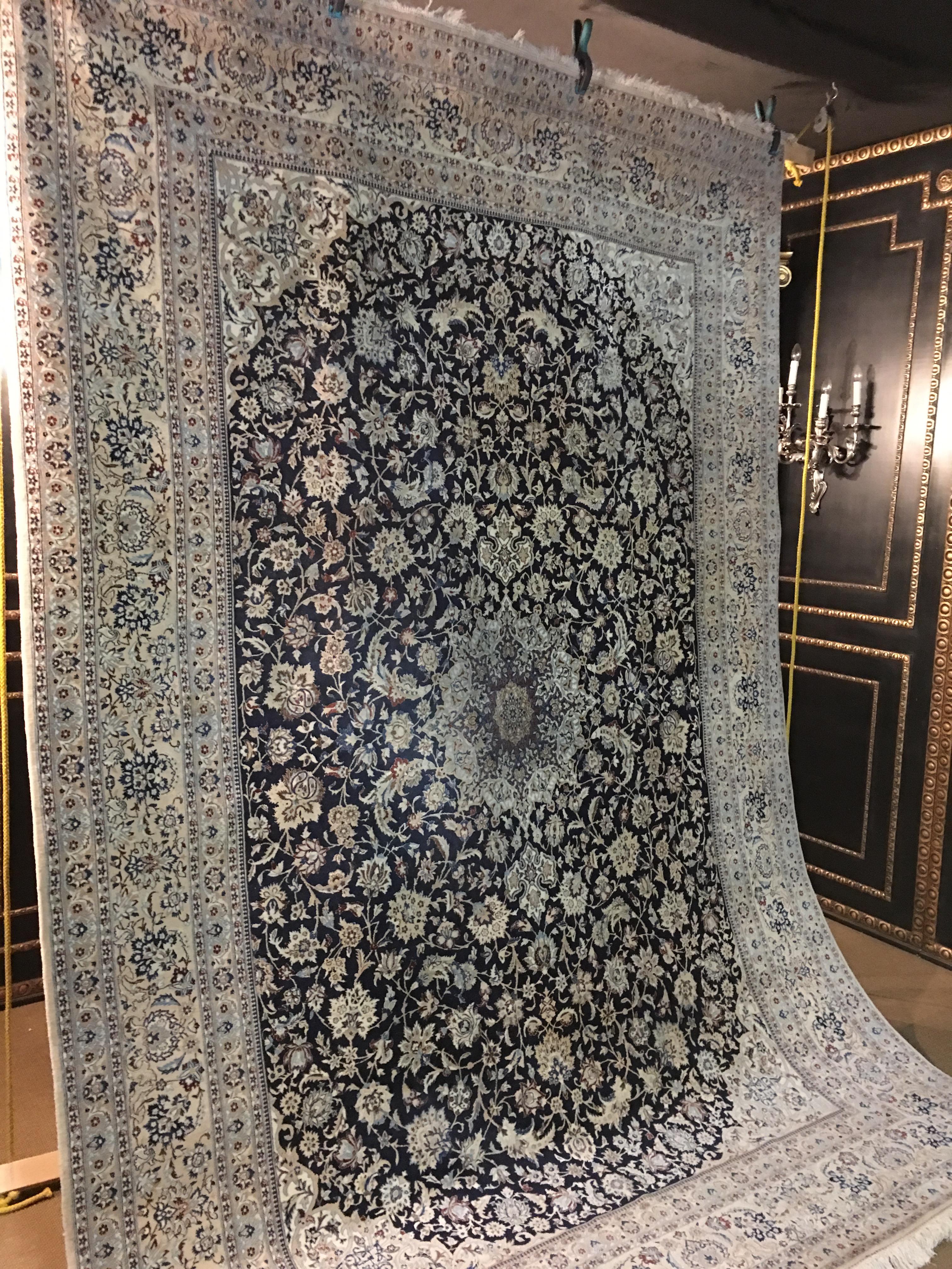 Big Persian Fine Wool and Silk Nain Rug In Good Condition In Berlin, DE