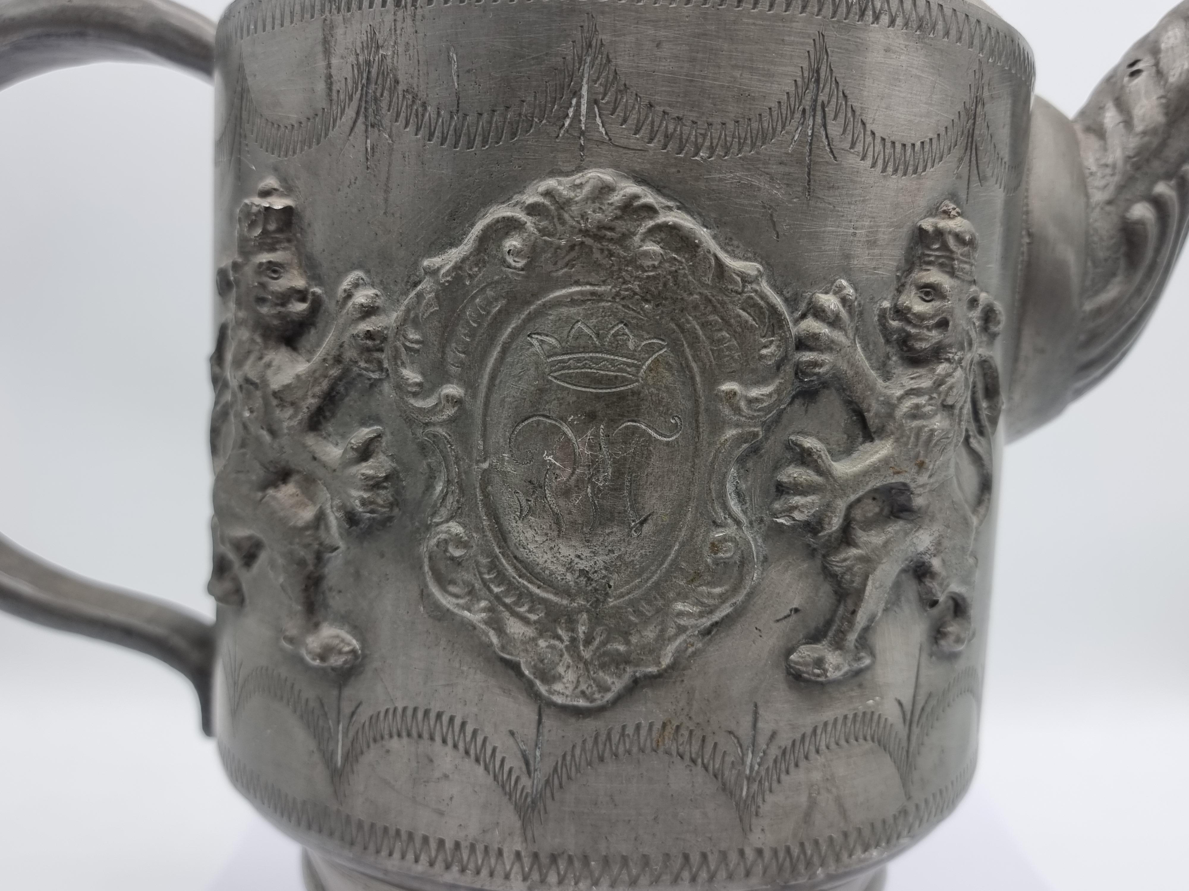 Big Pewter Jug / Can Plastic Lions Etain Tin en vente 9