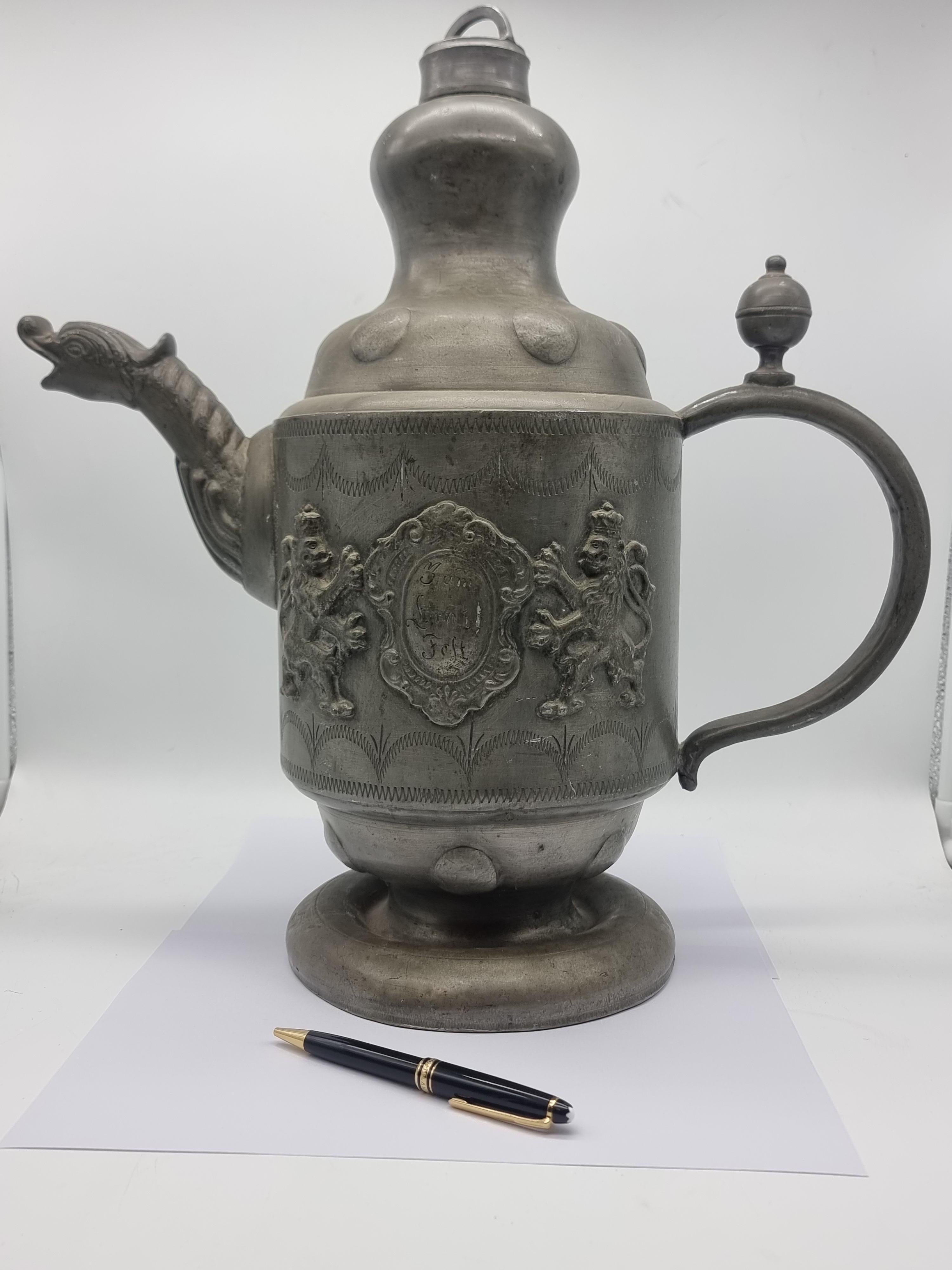 Big Pewter Jug / Can Plastic Lions Etain Tin

