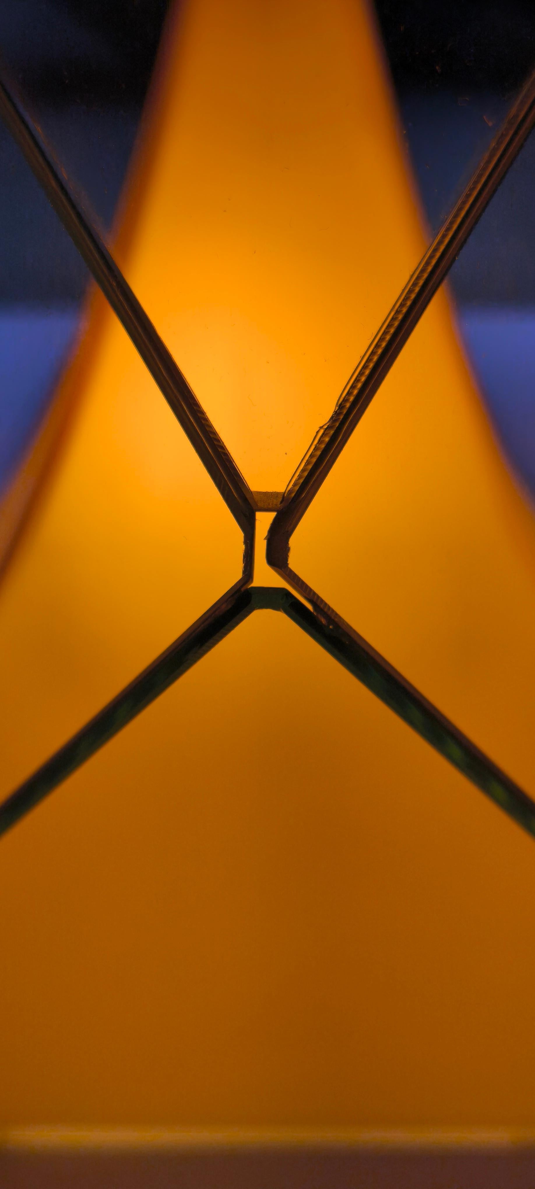 Big plexiglass sculpture lamp - 1970s - France - Multi-sided For Sale 5