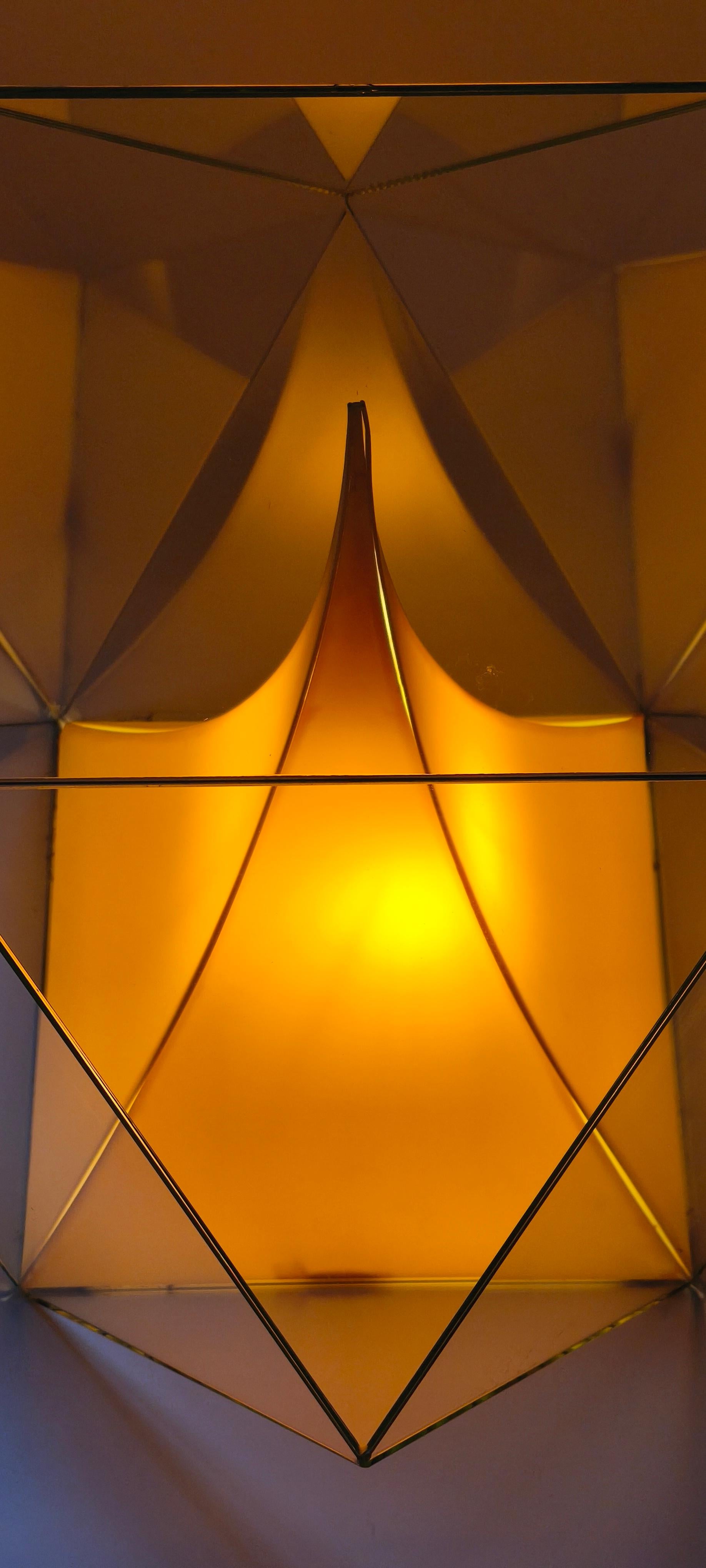Big plexiglass sculpture lamp - 1970s - France - Multi-sided For Sale 7