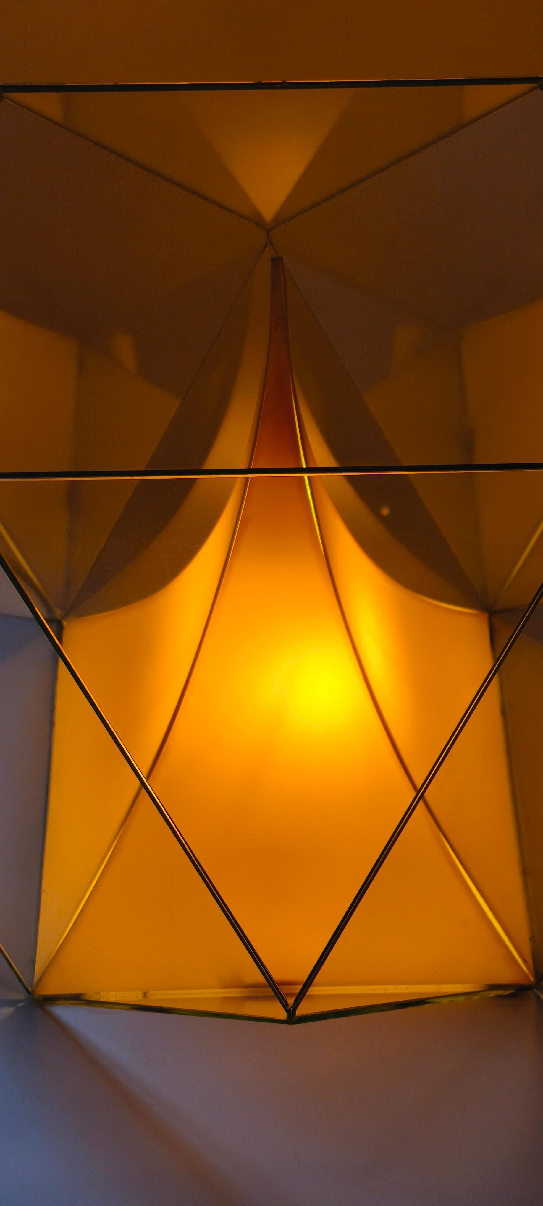 Big plexiglass sculpture lamp - 1970s - France - Multi-sided For Sale 8