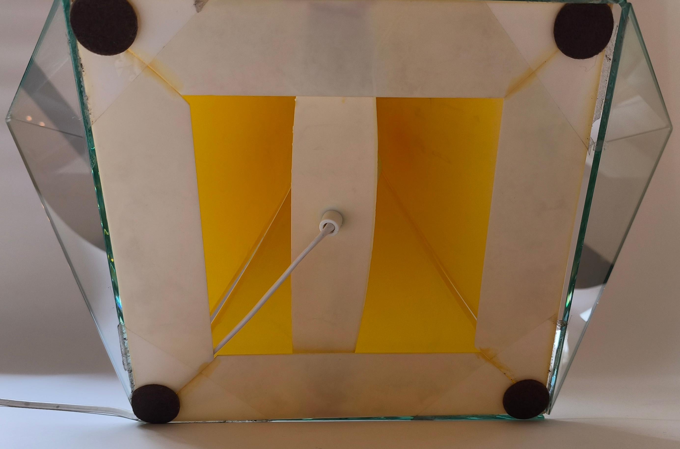 Big plexiglass sculpture lamp - 1970s - France - Multi-sided For Sale 10