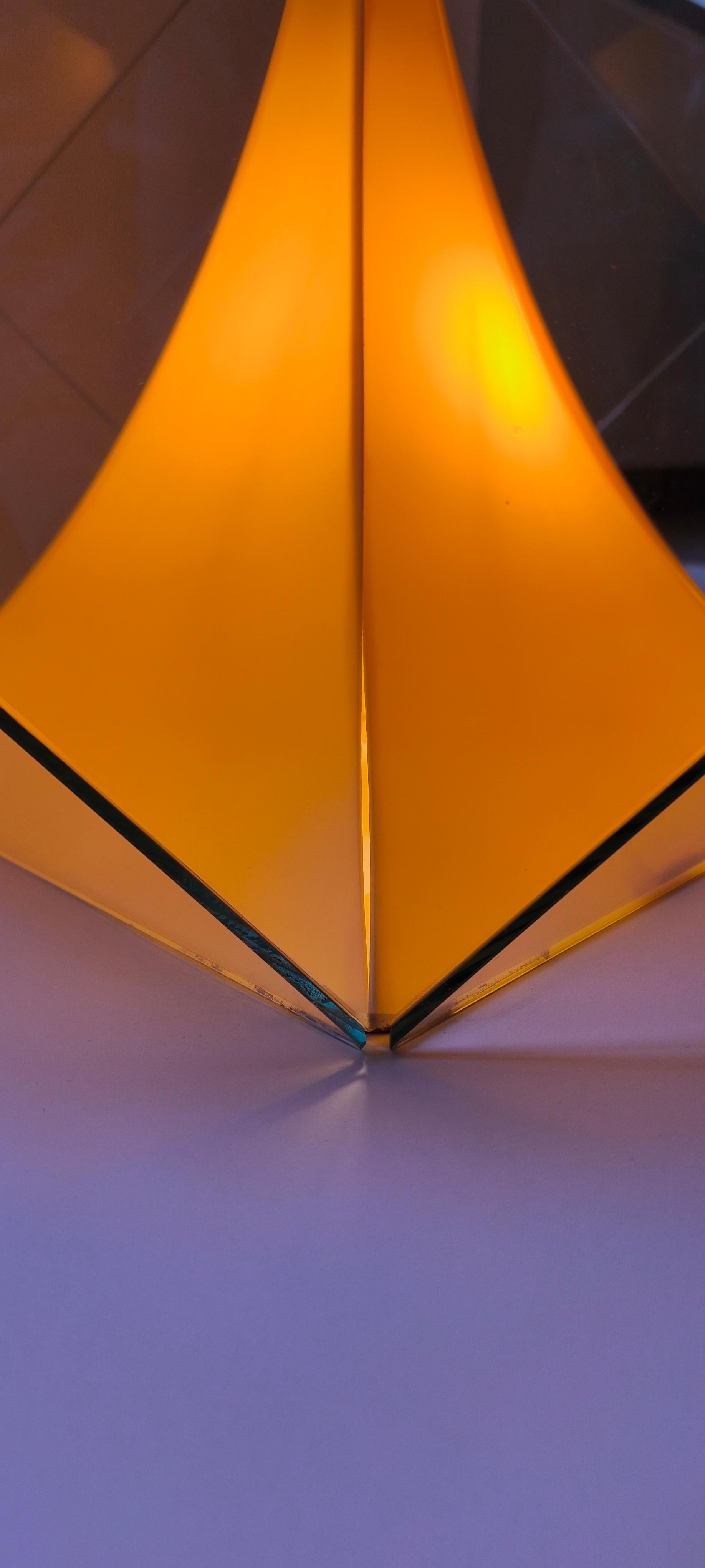 Big plexiglass sculpture lamp - 1970s - France - Multi-sided For Sale 11