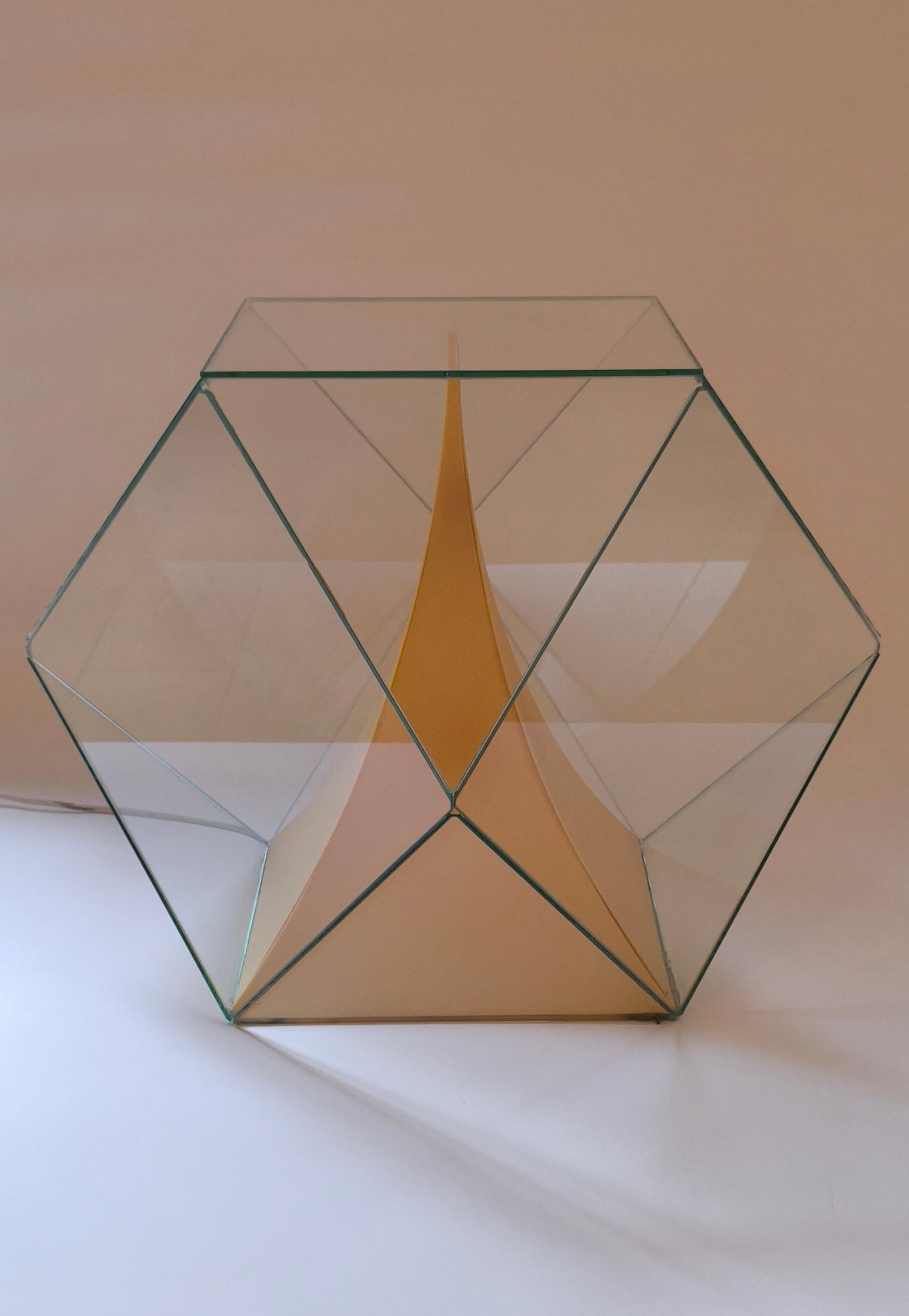 Big plexiglass sculpture lamp - 1970s - France - Multi-sided For Sale 3