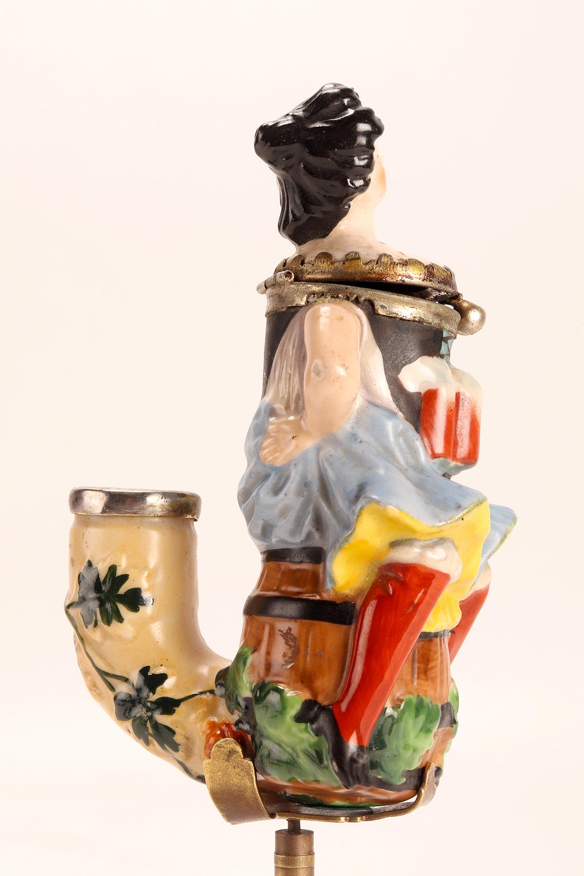 Big porcelain pipe: a waitress holding mugs of beer, Germany 1880. For Sale 5