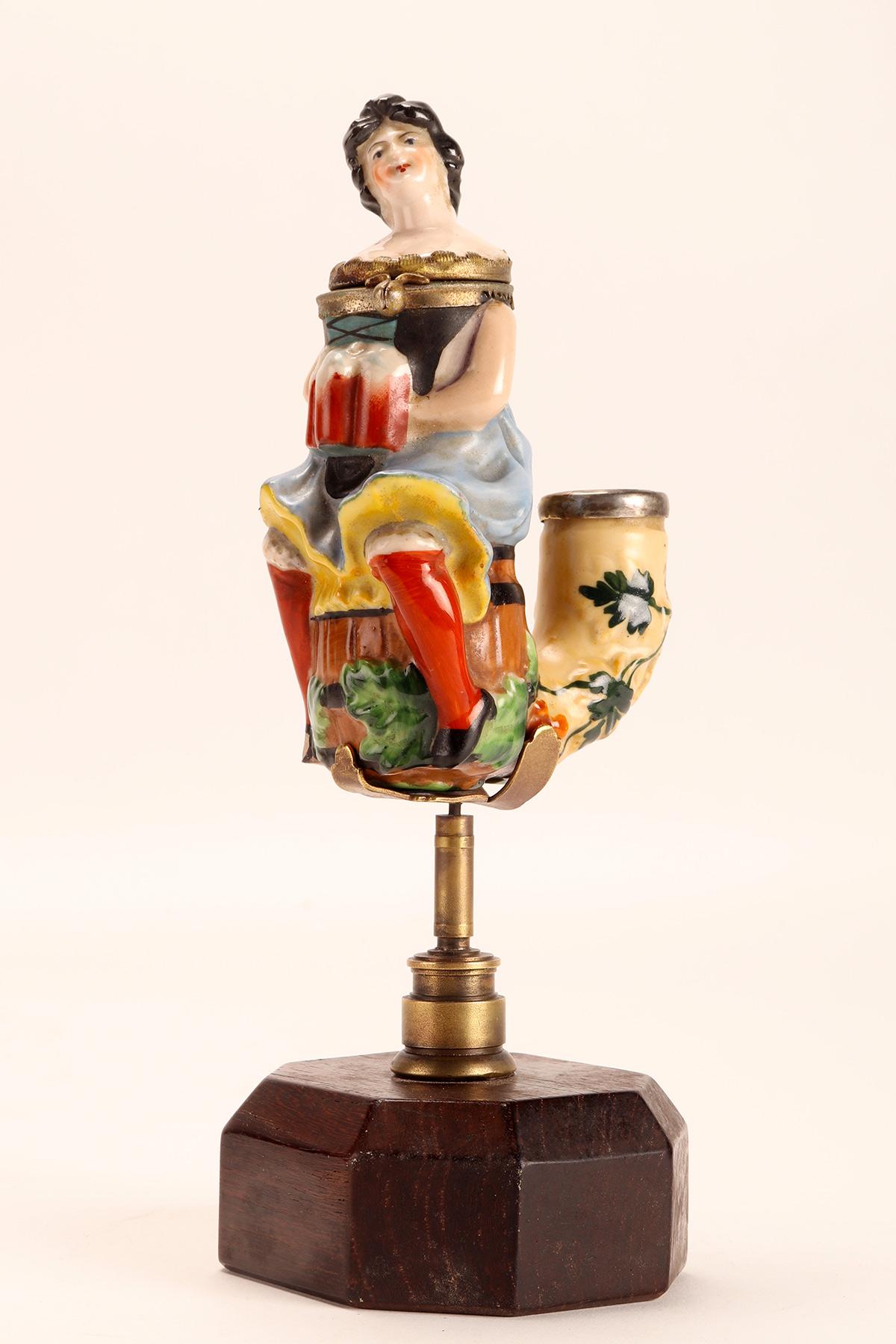 Porcelain Big porcelain pipe: a waitress holding mugs of beer, Germany 1880. For Sale