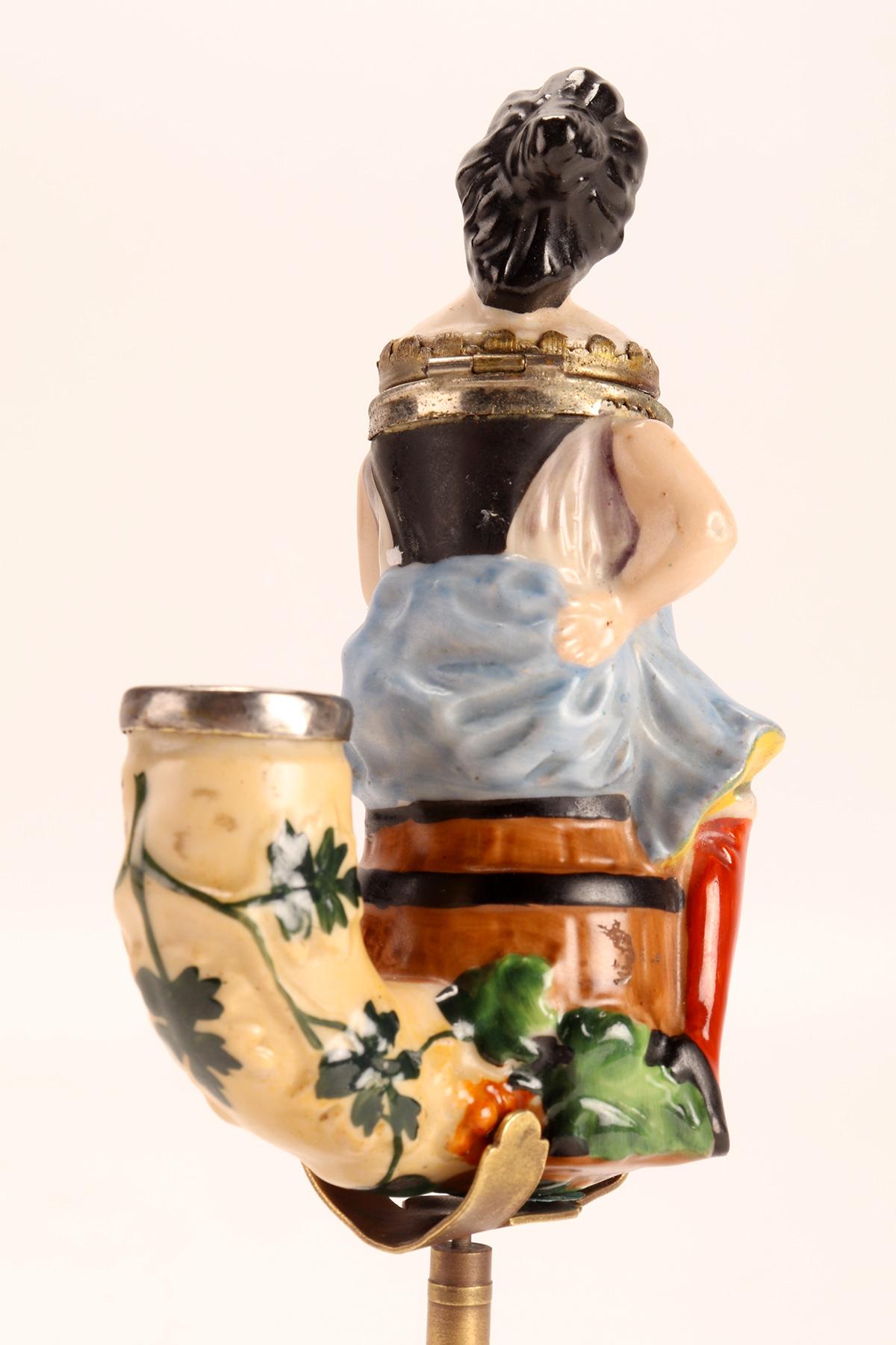 Big porcelain pipe: a waitress holding mugs of beer, Germany 1880. For Sale 4