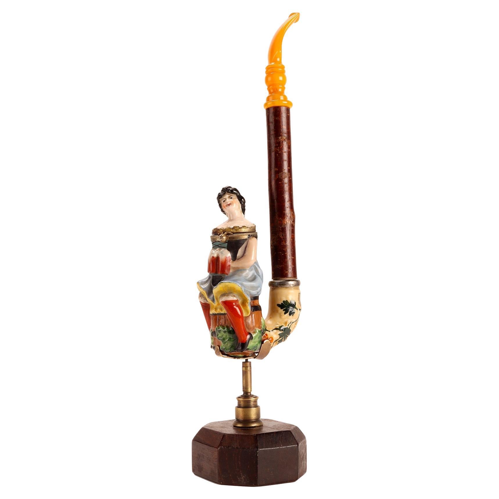 Big porcelain pipe: a waitress holding mugs of beer, Germany 1880. For Sale