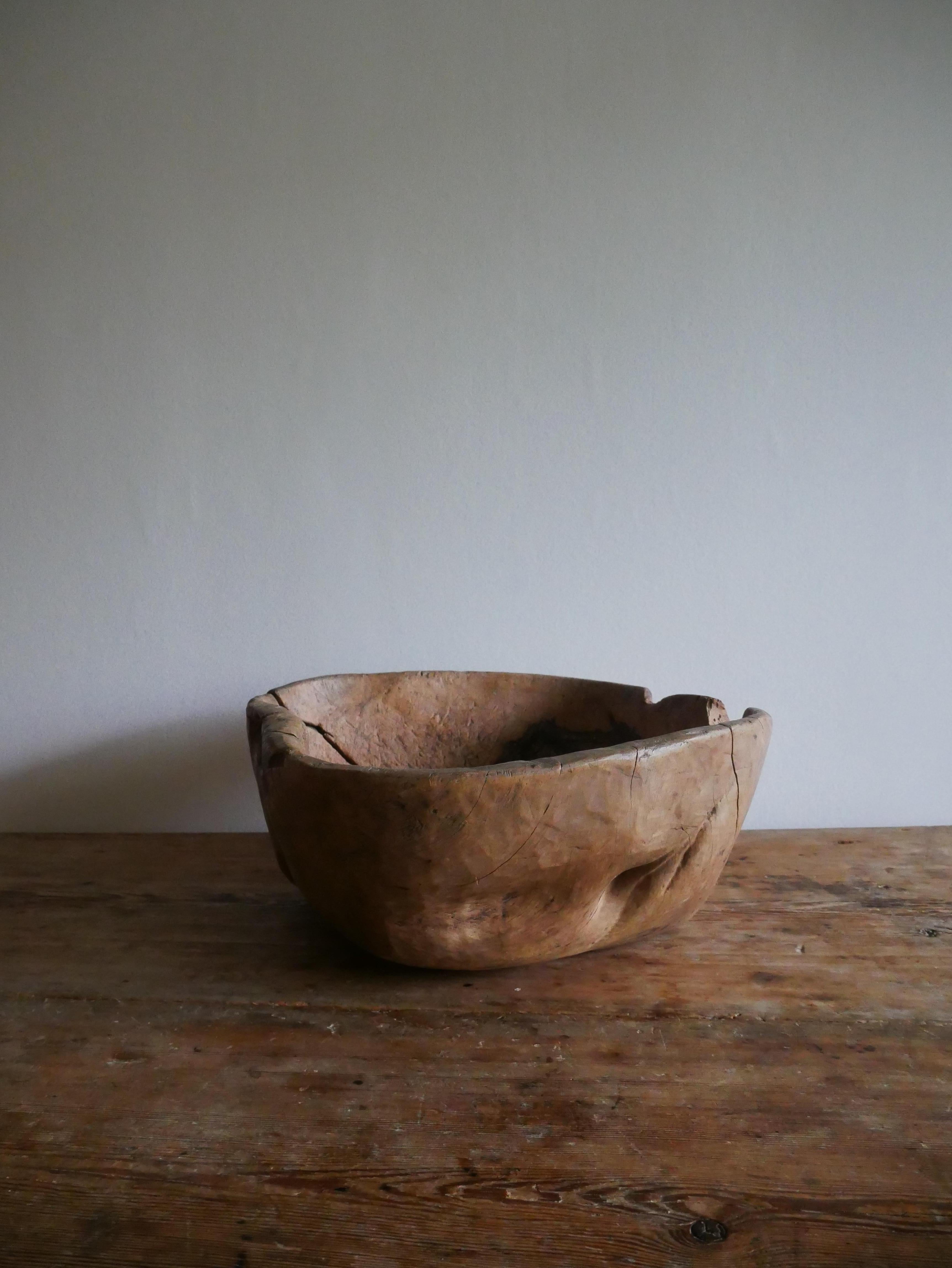 Big Primitive Swedish Wood Bowl 1832 In Good Condition For Sale In Farsta, SE