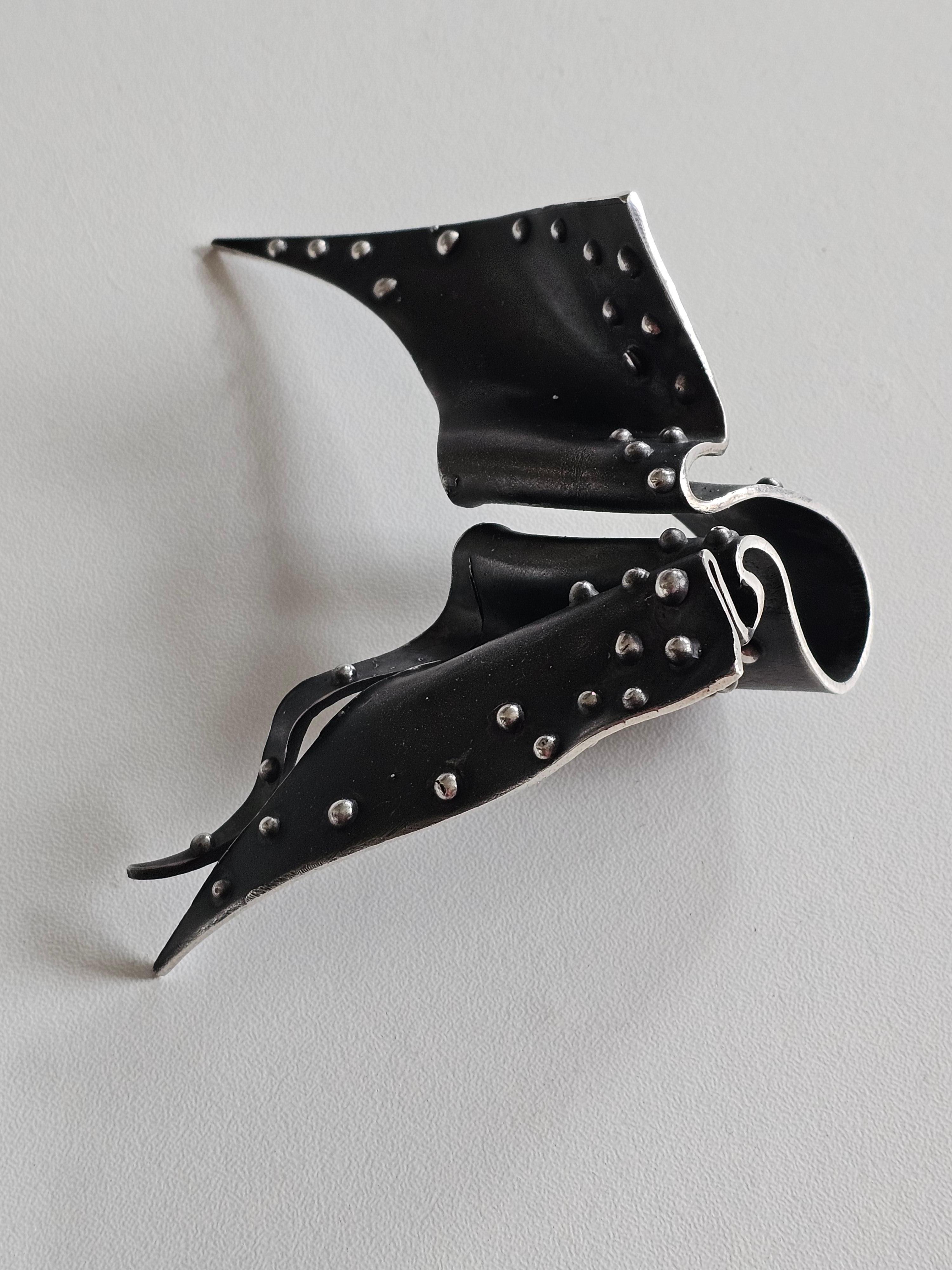 Big Punk Wings Sculpture Statement Ring in black patinated sterling silver with shiny silver pearls and polished outlines 

Unique 
Hallmarked

Exhibited at The Museum of Art & Design, NYC, 2019 

Dimensions 
cm : L 9 x W 7.5 x H 8
in : L 3.54 x W