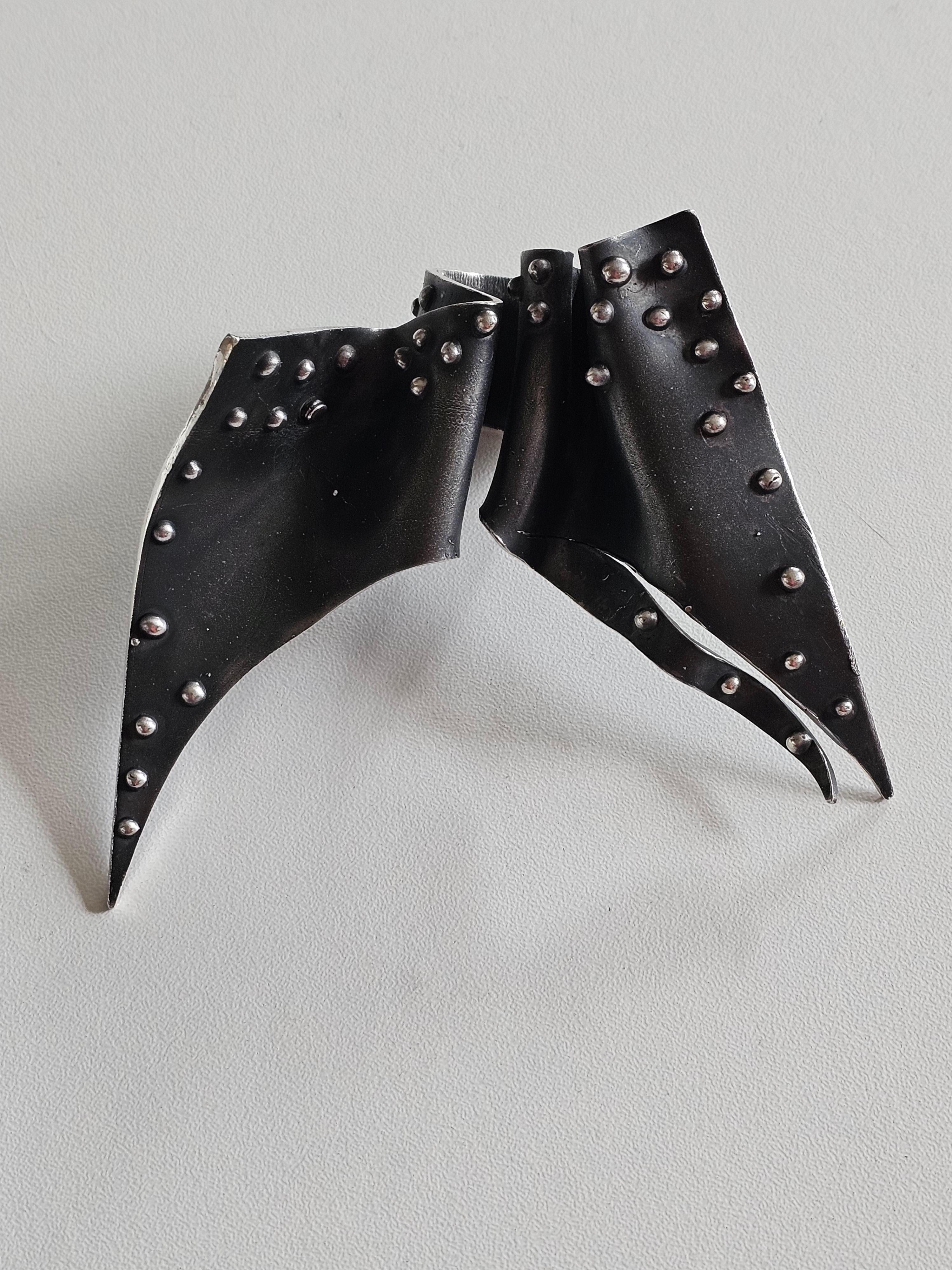 Alina Alamorean Punk Wings Sculptural Contemporary Statement Ring Black Silver In New Condition For Sale In Fresnes, IDF