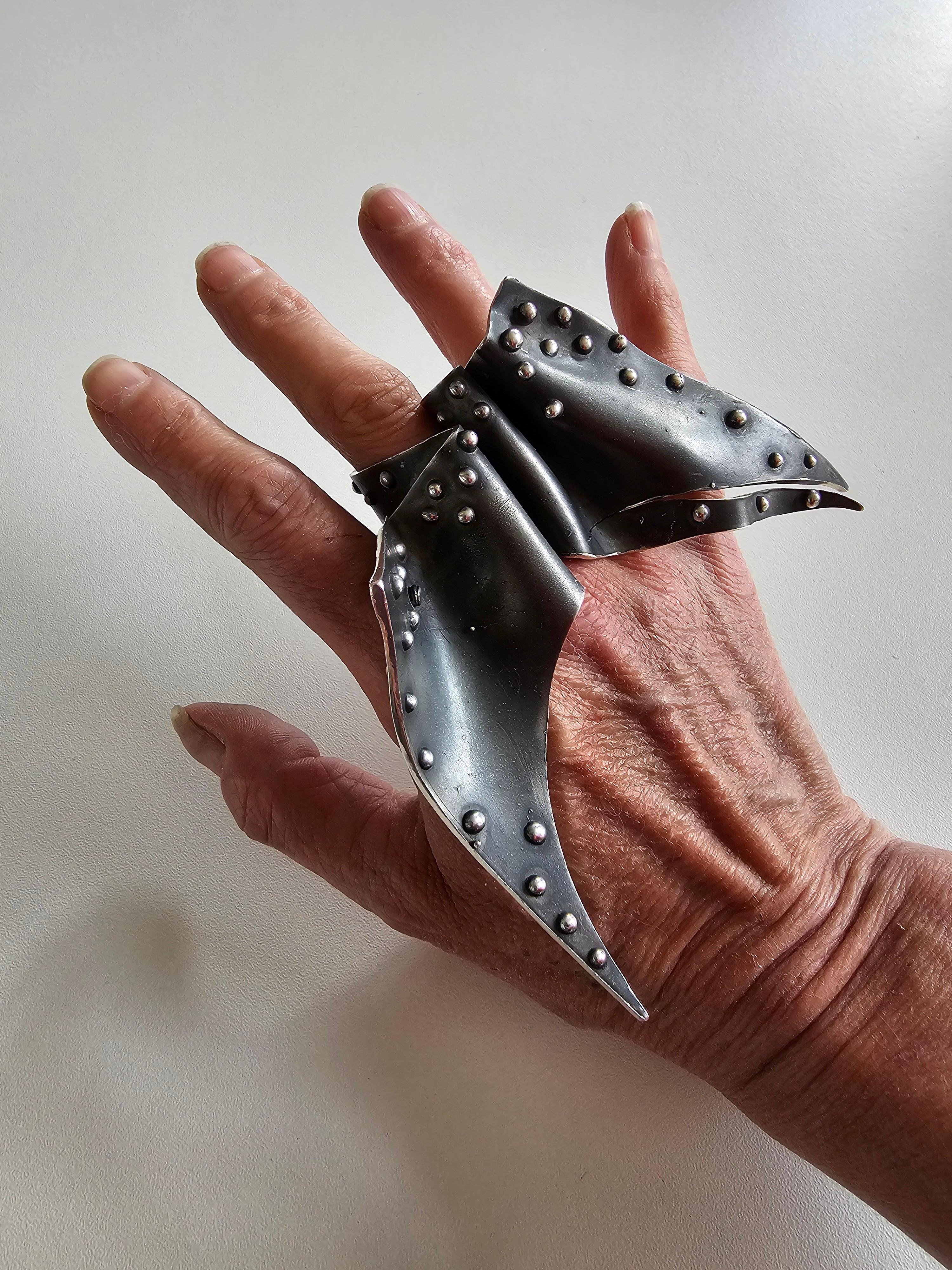 Alina Alamorean Punk Wings Sculptural Contemporary Statement Ring Black Silver For Sale 4