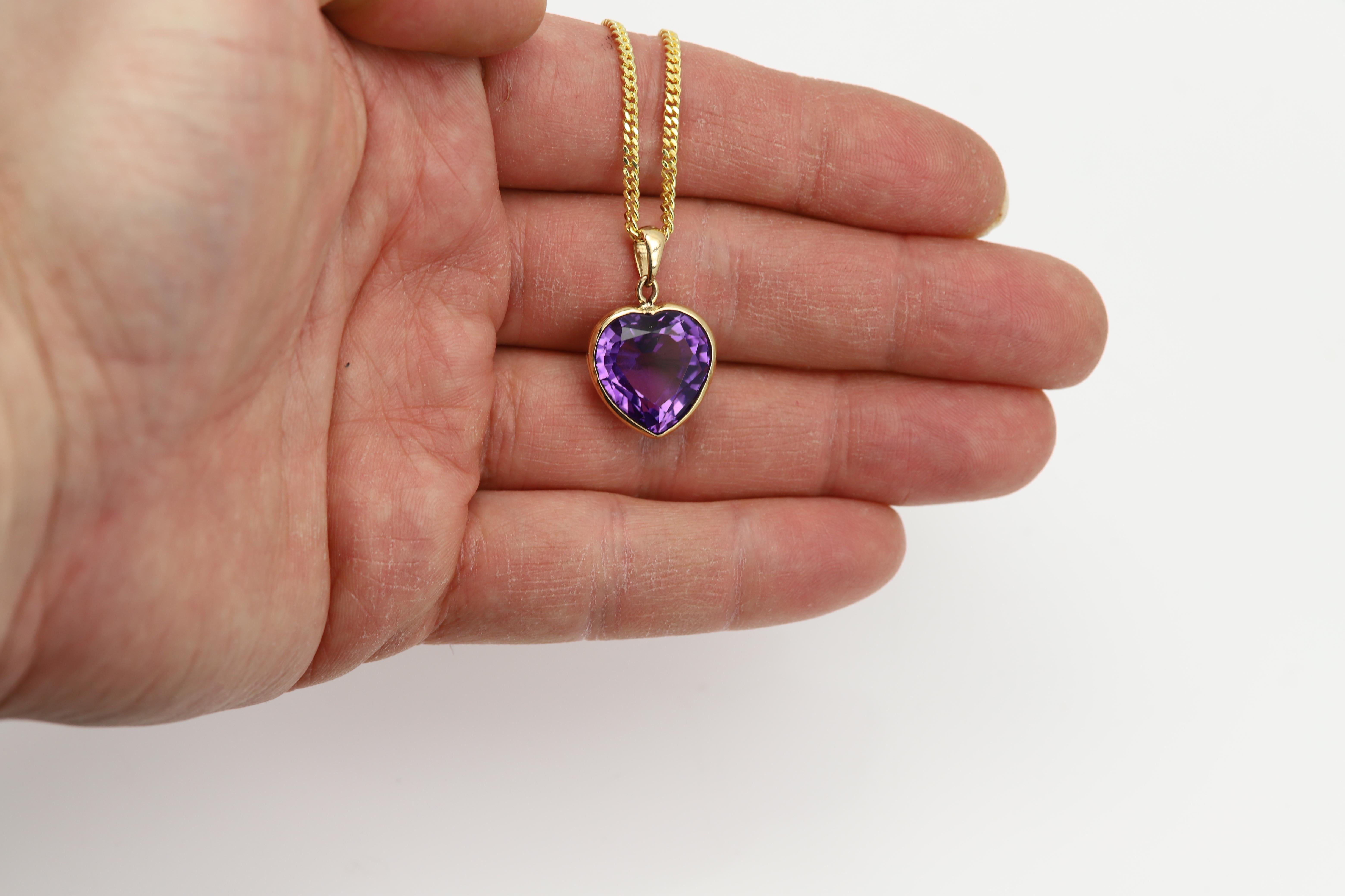 Big Purple Heart Pendant 14 Karat Yellow Gold Amethyst Heart Gemstone 13.6 carat For Sale 5