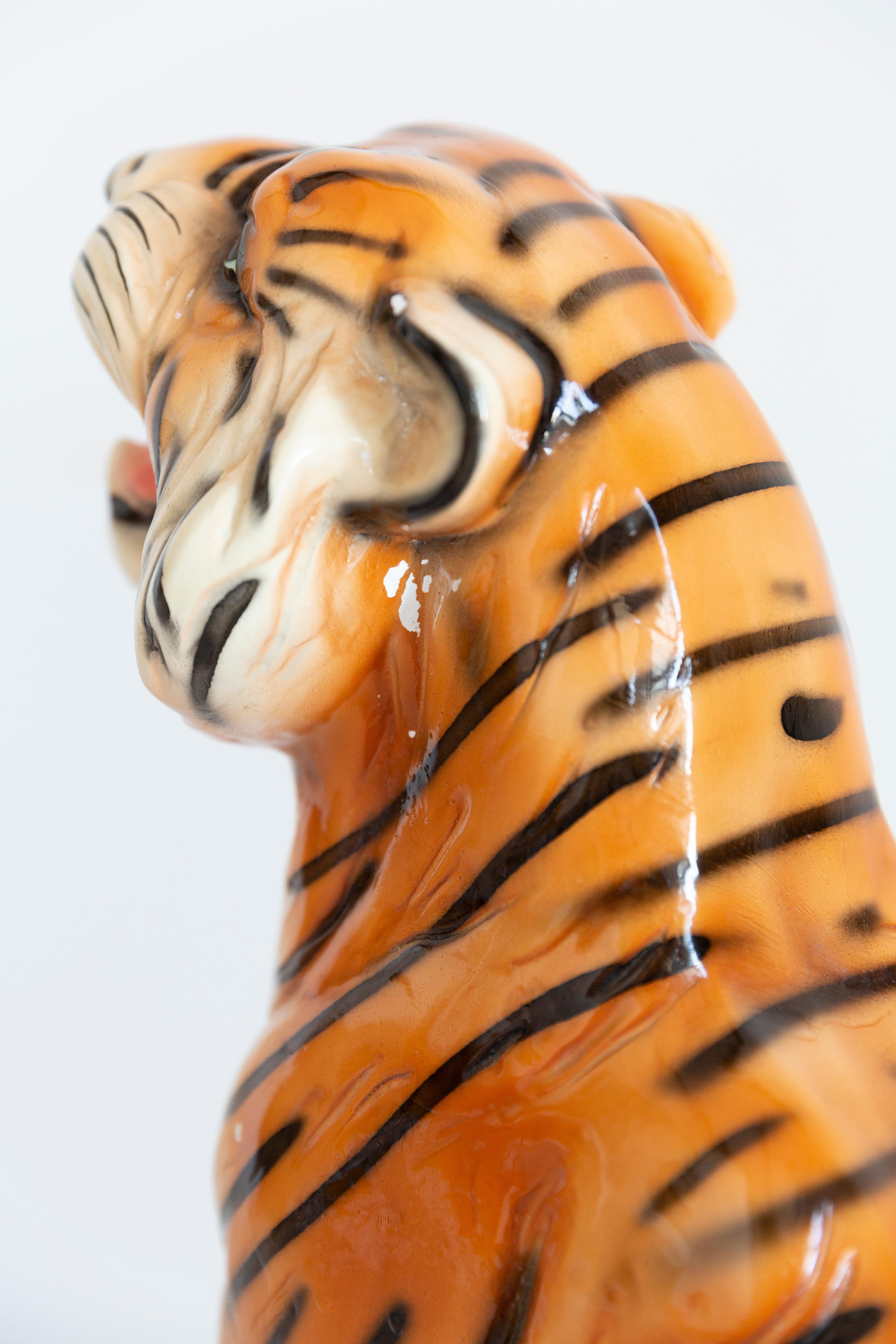 Céramique Grande et rare sculpture décorative en céramique représentant un tigre, Italie, années 1960 en vente