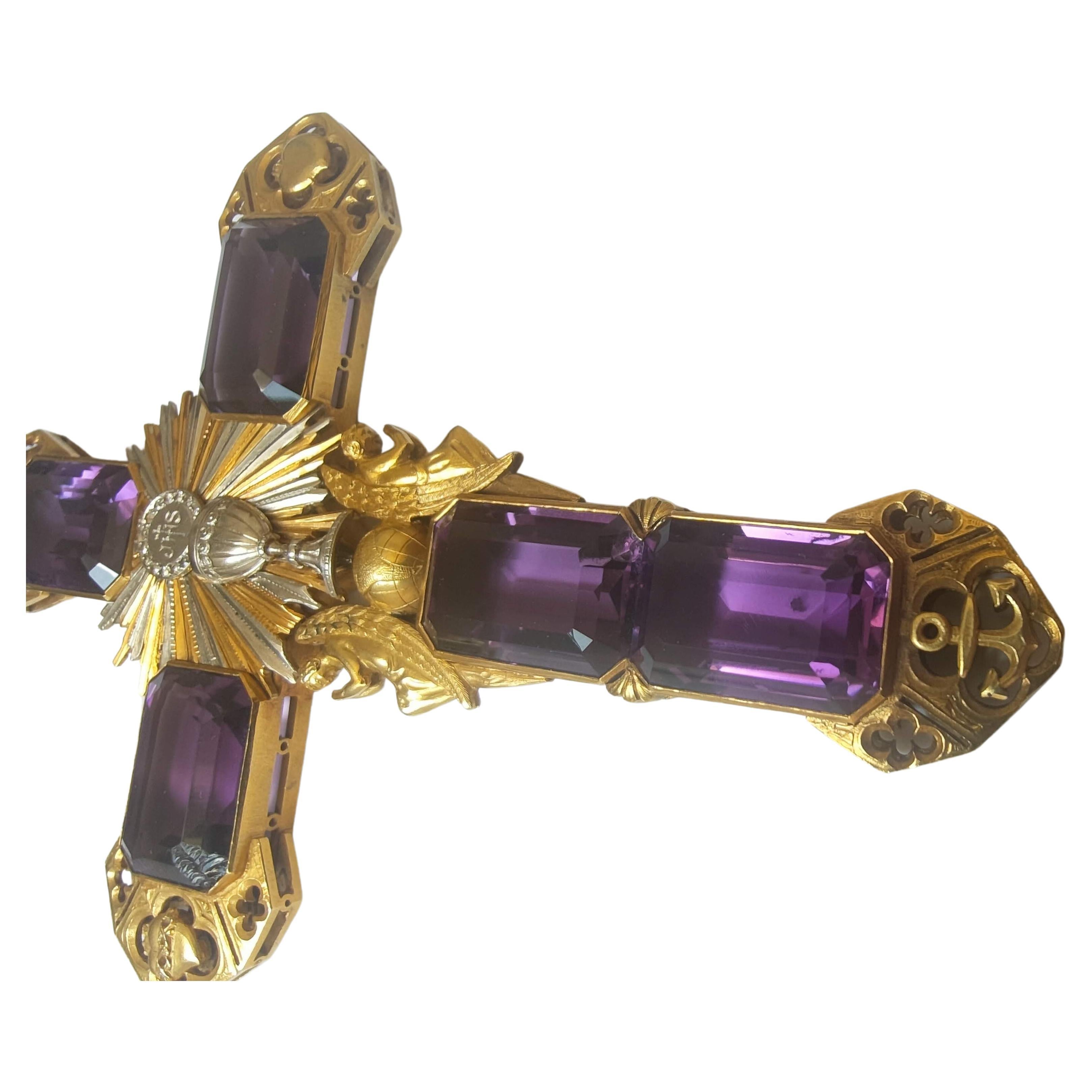 Religiöser Kreuz Amethyst 100 Karat Gelb- und Weißgold 18 Karat (Smaragdschliff) im Angebot