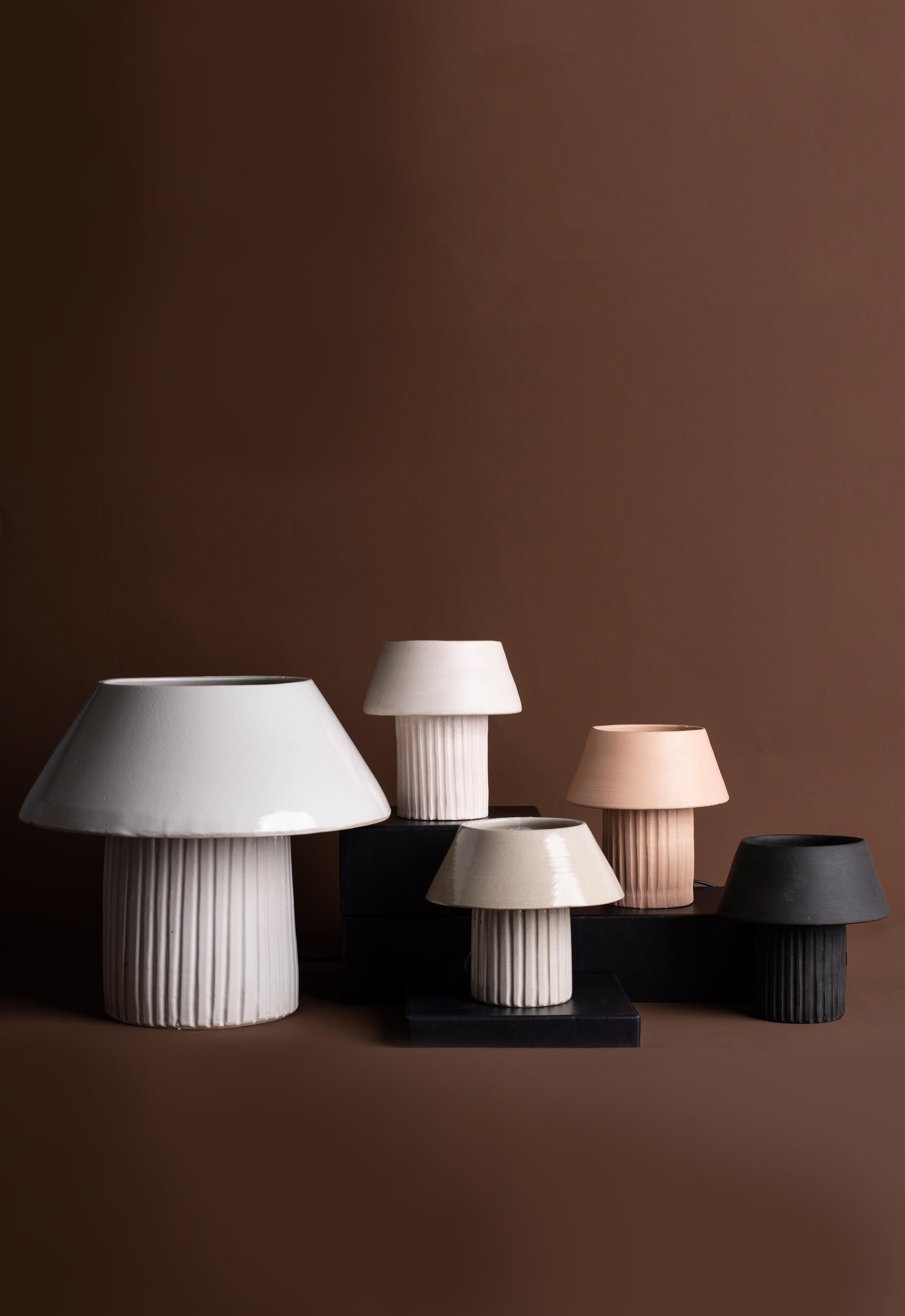 Lampe à poser Bigli en argile par Harshita Jhamtani Designs en vente 2