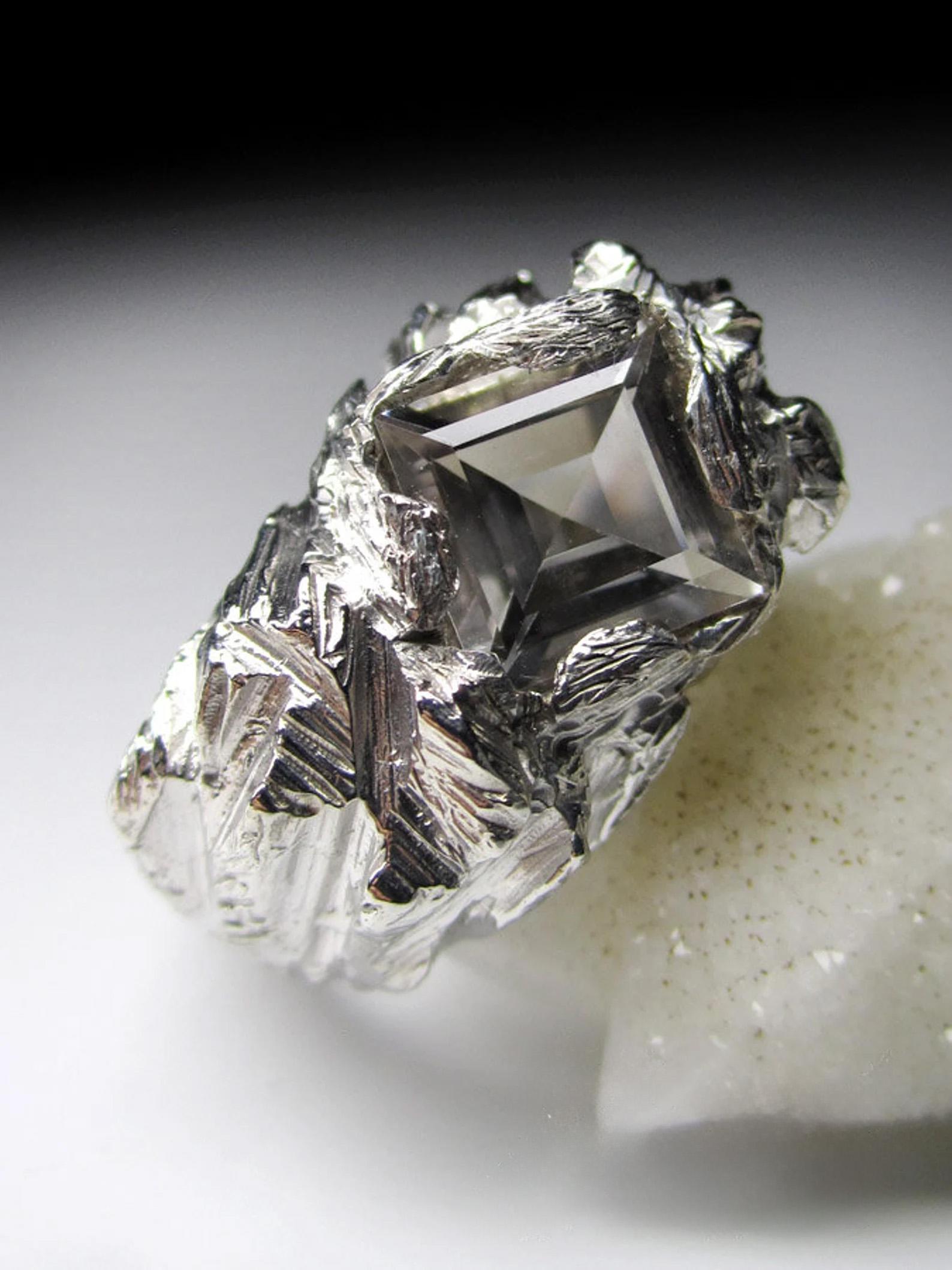Quadrato Anello d'argento con cristallo di rocca grande, taglio quadrato e fantasia, regalo di pietra preziosa in vendita