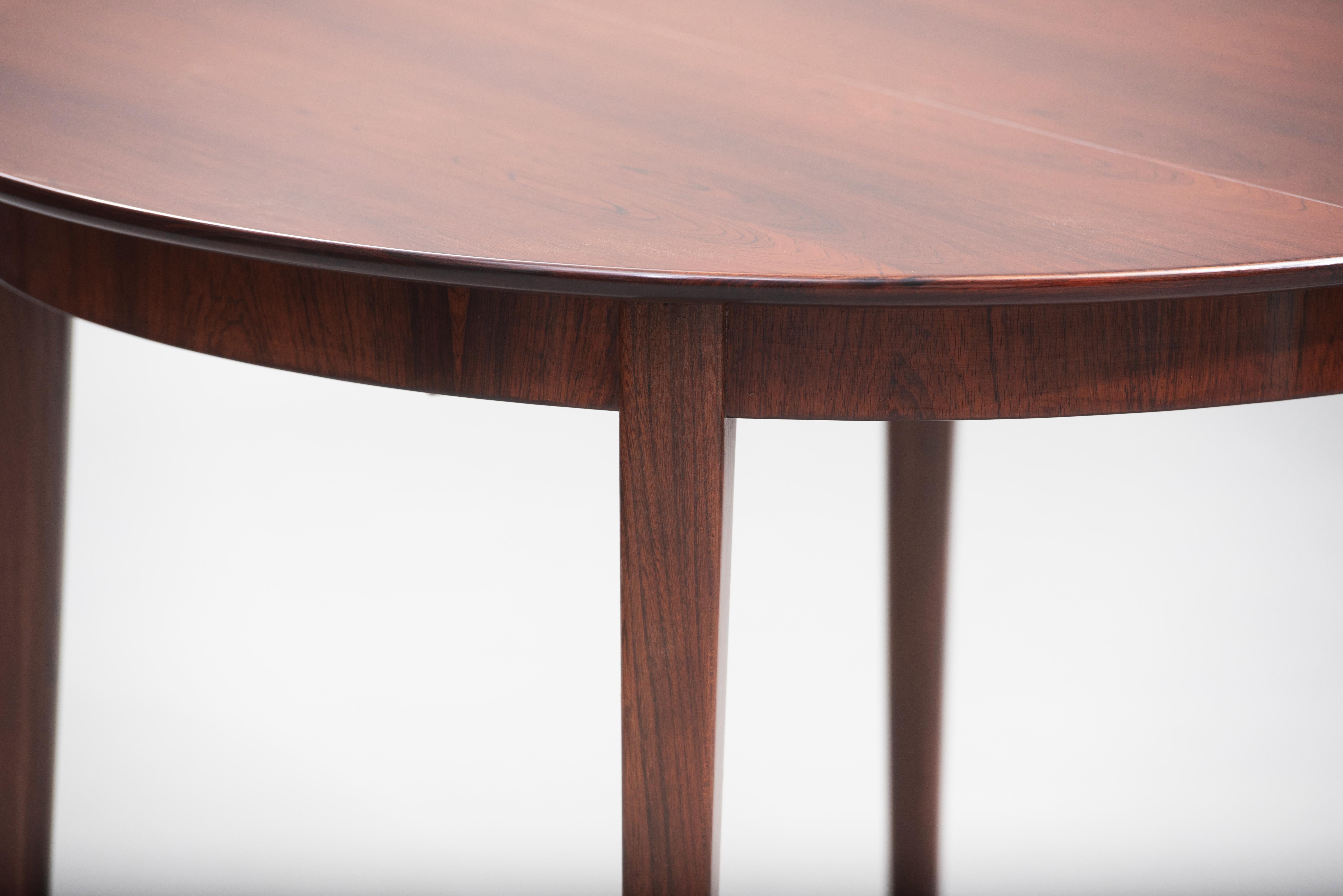 Mid-Century Modern Large Rosewood Dining Table with Three Extensions Leaves For Sale