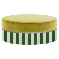 Puf redondo grande de terciopelo verde ácido con flecos bicolor