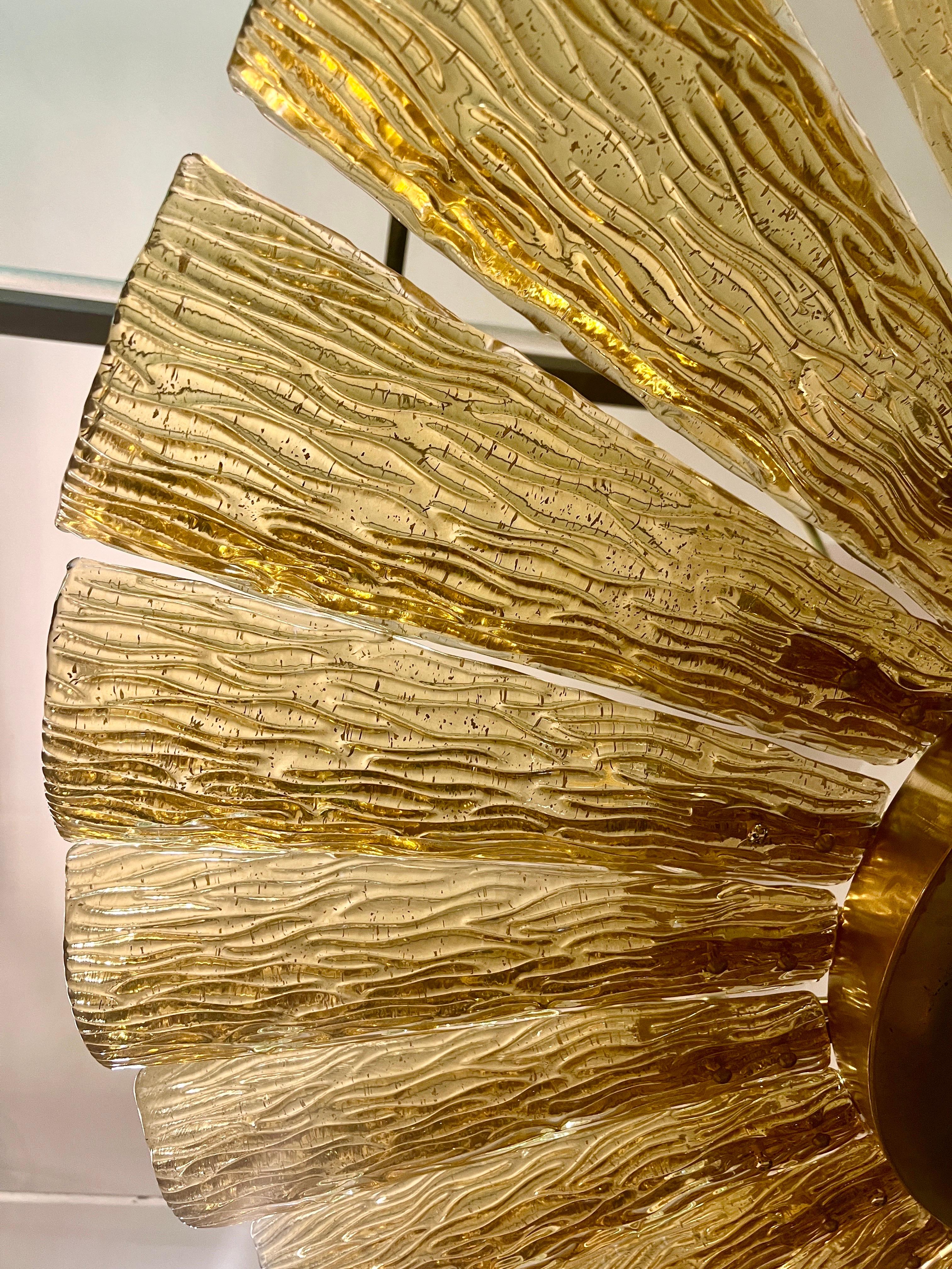 Grande lampadario rotondo in vetro di Murano e ottone color ambra, 1950 in vendita 4