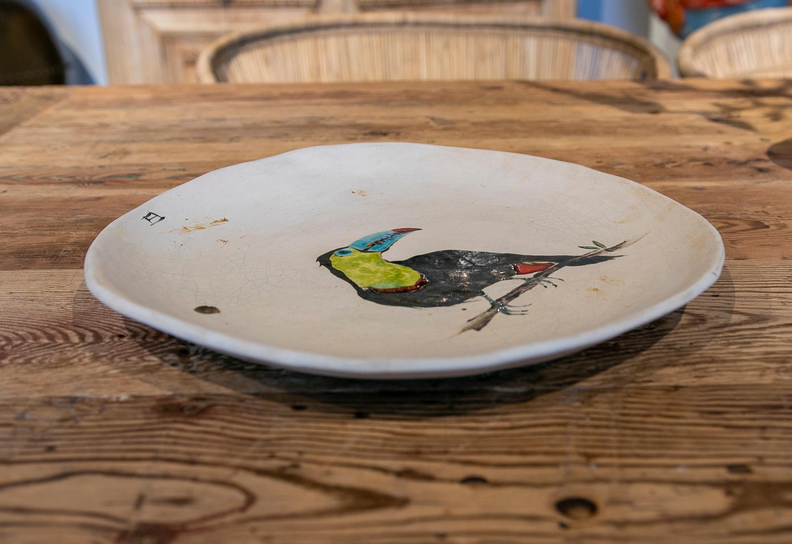 Big Round Plate in hand painted Ceramic with Bird In Good Condition In Marbella, ES