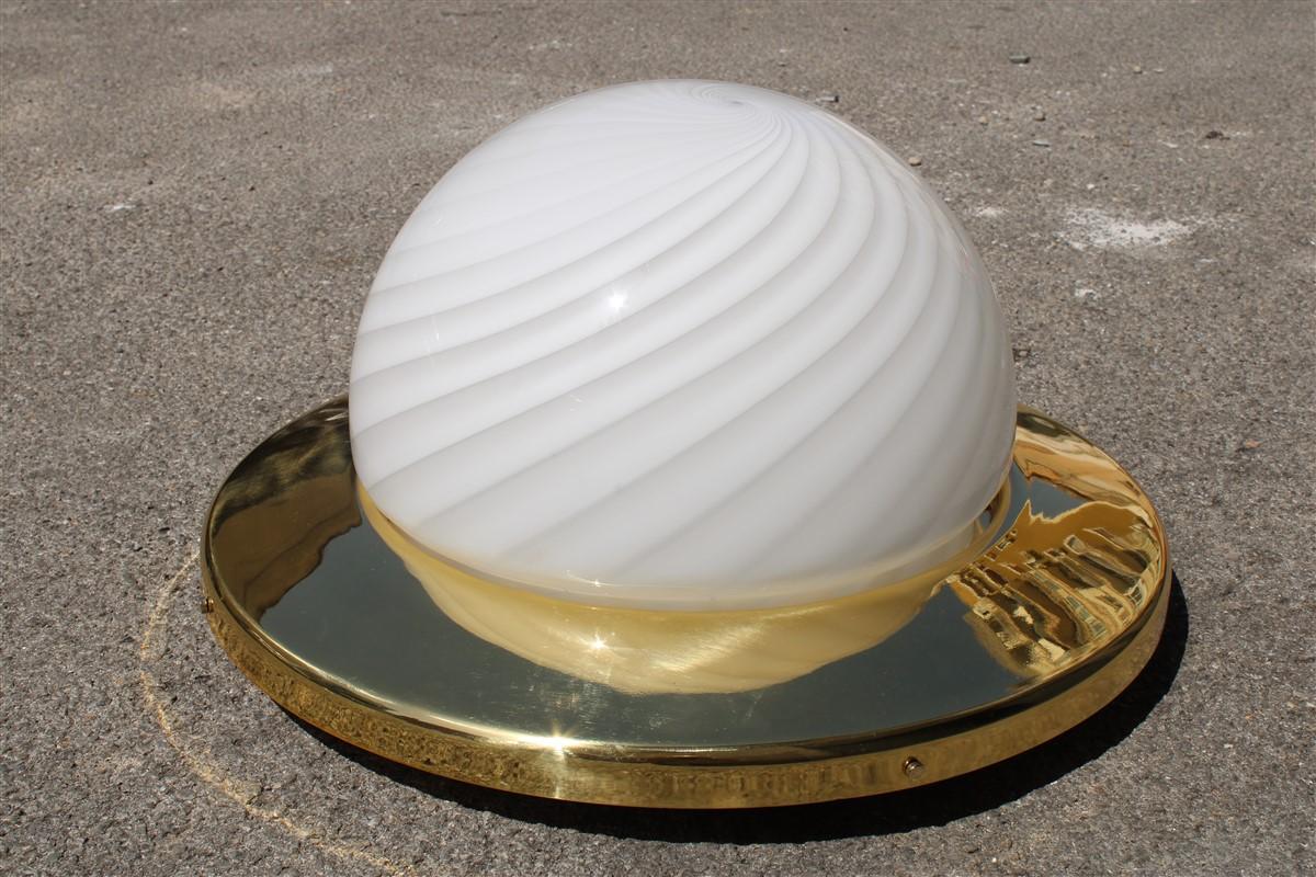 Grande lampada da soffitto rotonda veart Design italiano anni '70 Oro Ottone Vetro di Murano.
