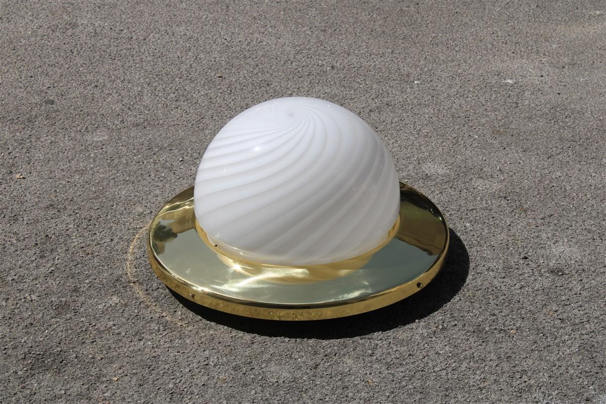 Grande lampada da soffitto rotonda Veart Design italiano anni '70 Oro Ottone Vetro di Murano in vendita 1