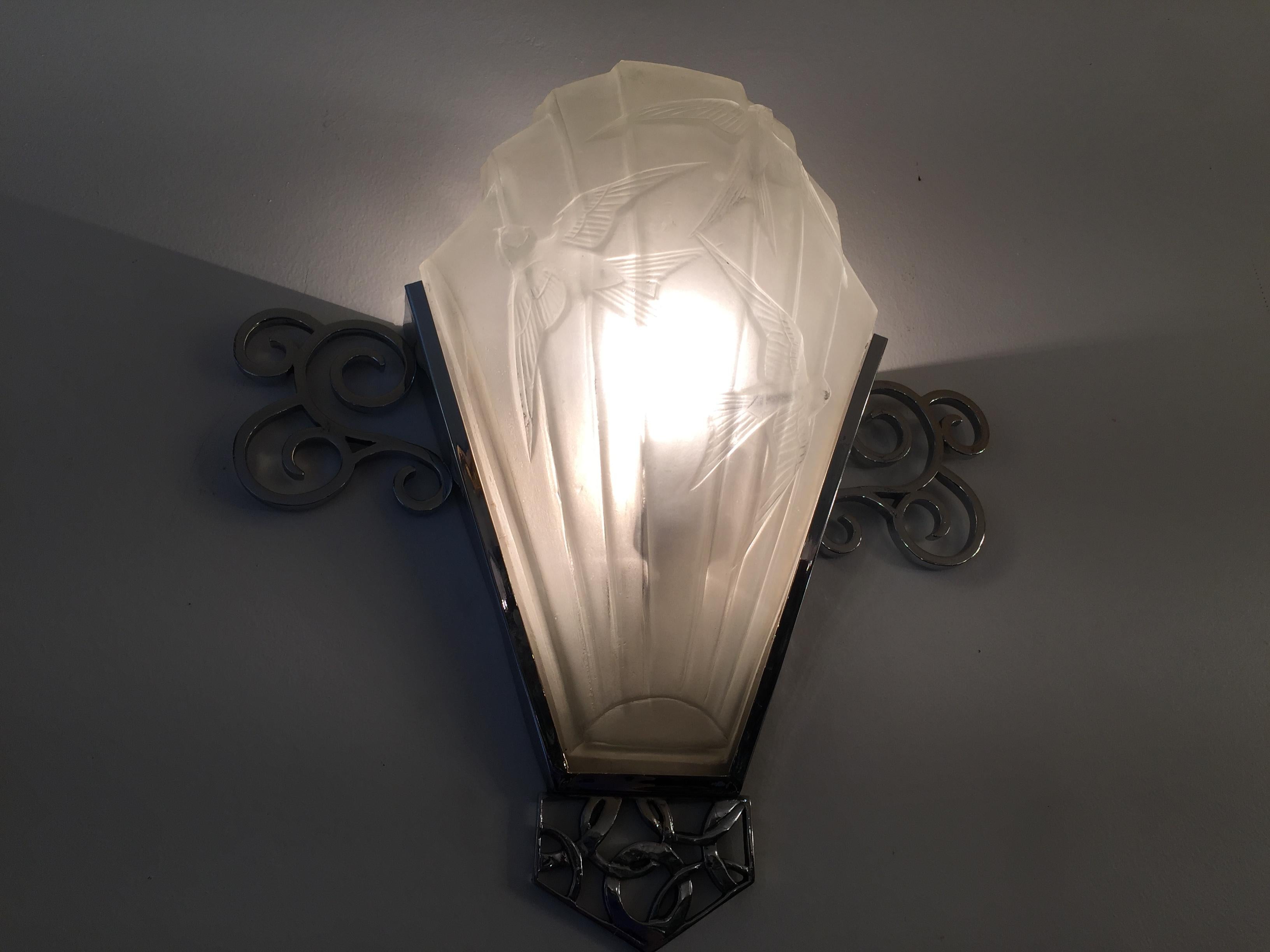 Sconce Marius Ernest Sabino
Style: Art Deco
Year: 1930
Wall light in Material: Silvered bronze and glass
Chic and Elegant
To take care of your property and the lives of our customers, the new wiring has been done.
If you want to live in the golden
