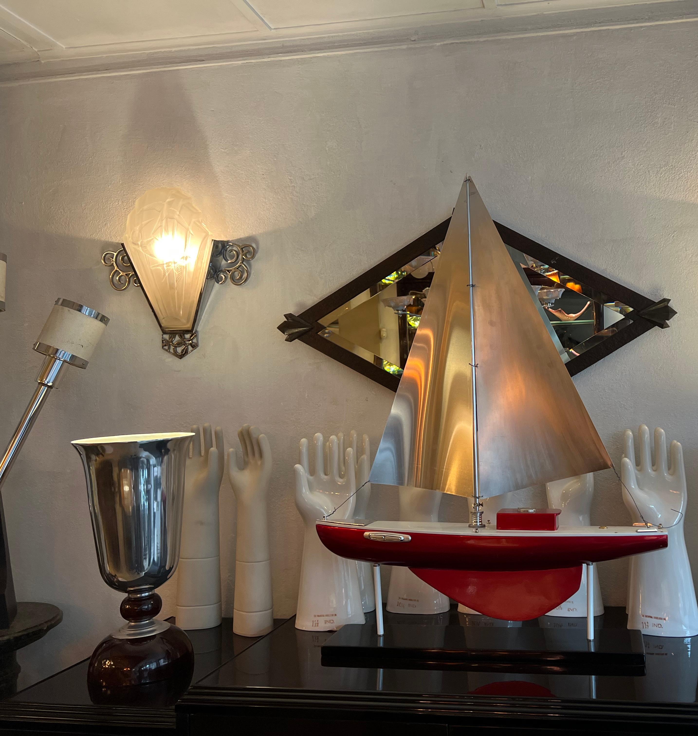 Lámpara Marius-Ernest Sabino
Estilo: Art Deco
Año: 1930
Aplique de pared en Material: Bronce plateado y cristal
Chic y elegante
Para cuidar su propiedad y la vida de nuestros clientes, se ha realizado el nuevo cableado.
Si quieres vivir en los años