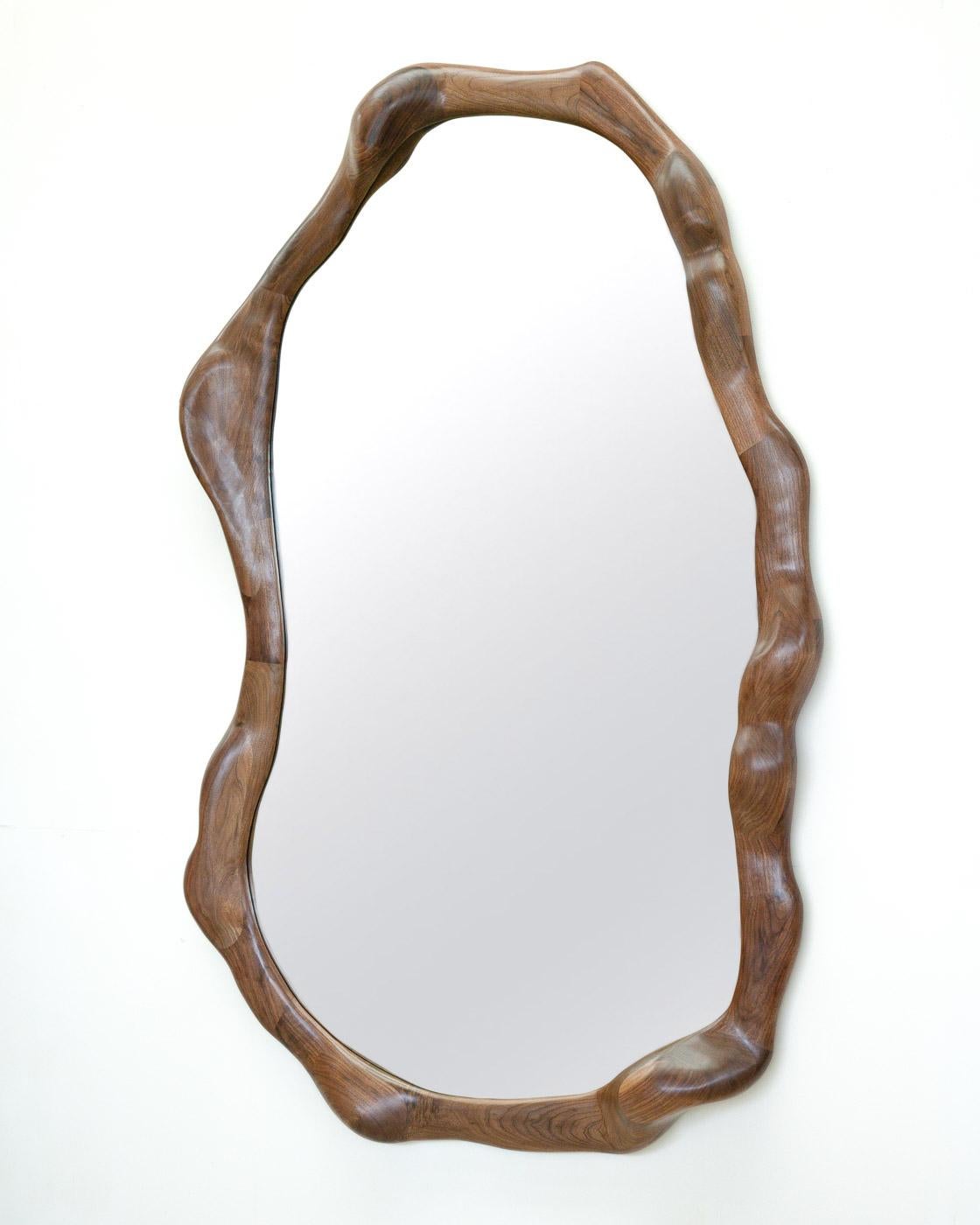 Big Sculptural Wavy Mirror in Walnut Wood (Deutsch) im Angebot