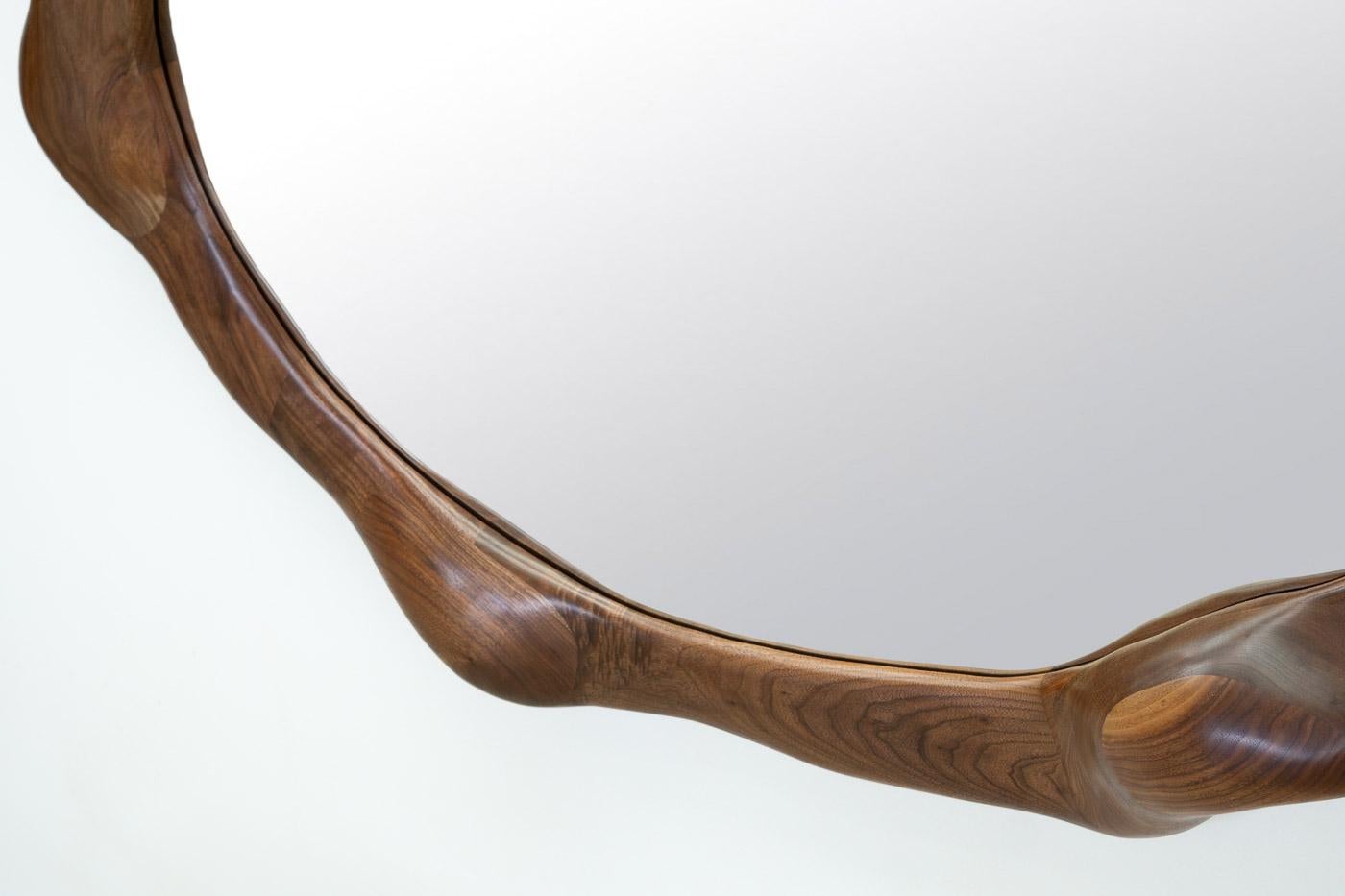 Big Sculptural Wavy Mirror in Walnut Wood im Zustand „Neu“ im Angebot in Waiblingen, BW