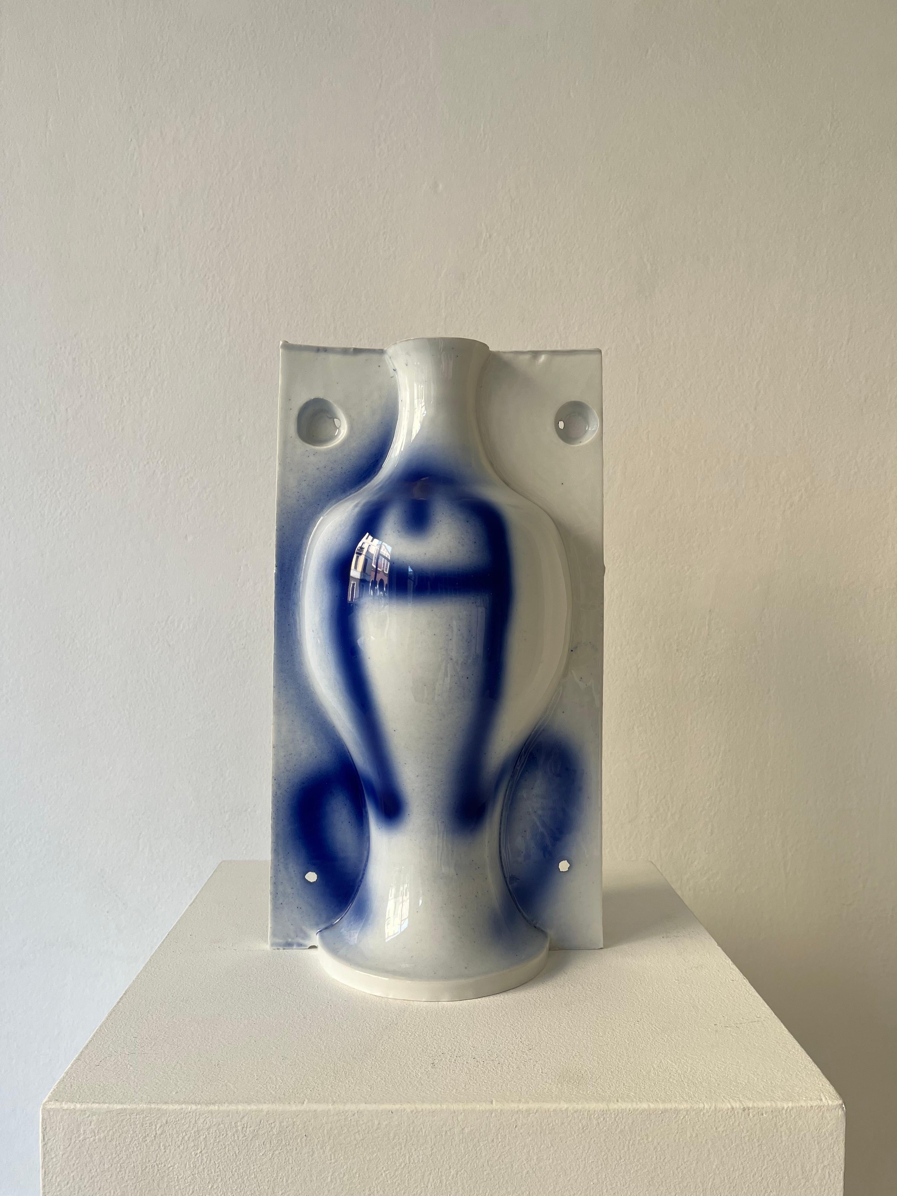 Émaillé Vase en porcelaine émaillée décoré « Grand secret », pièce unique en vente