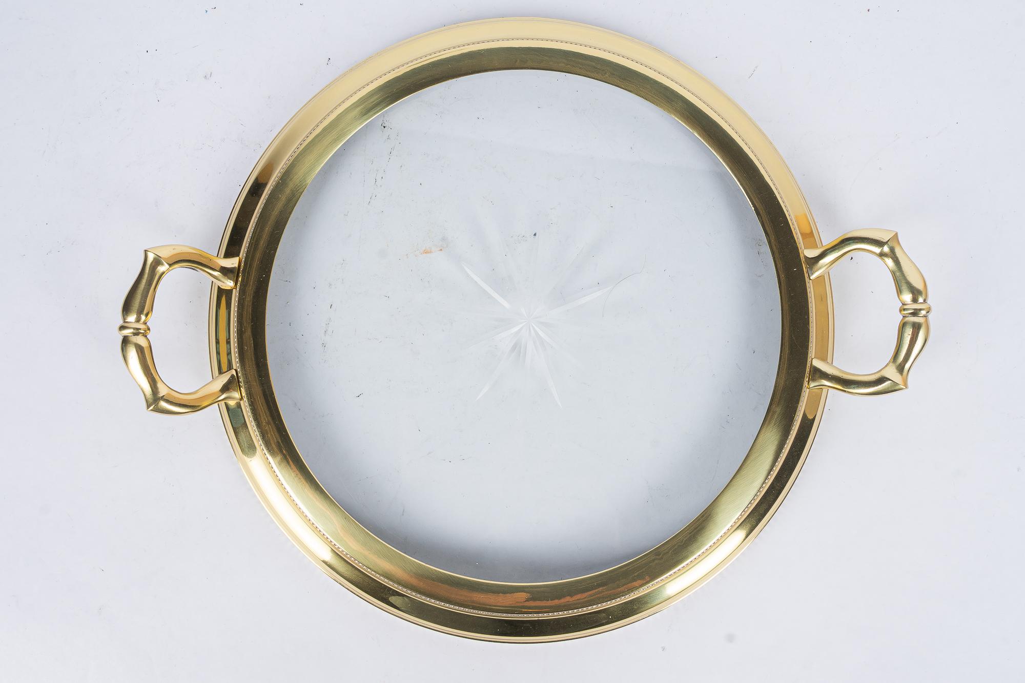 Autrichien Grande assiette de service avec vienne en verre taillé d'origine datant des années 1920 en vente