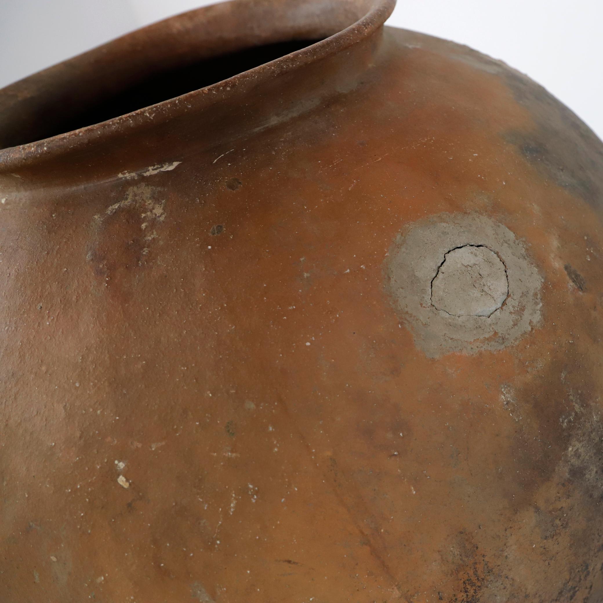Circa 1940, we offer this fantastic ancient barro pot from Mexico, made in Puebla México hand crafted . This style of pottery is very rare, originally used for storing water from nearby rivers. The pot present some details and restaurations.