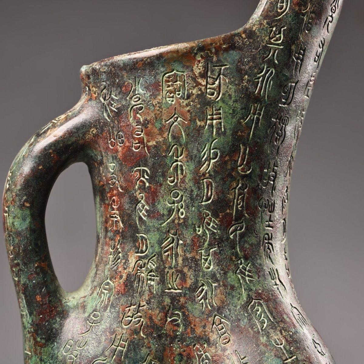 Big Size Ancient Bronze Three Feet Wine Vessel with Full Old Characters en vente 2