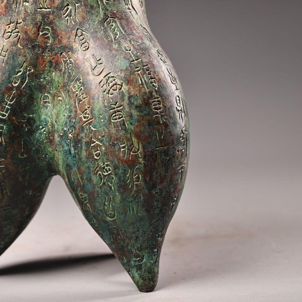 Big Size Ancient Bronze Three Feet Wine Vessel with Full Old Characters en vente 3