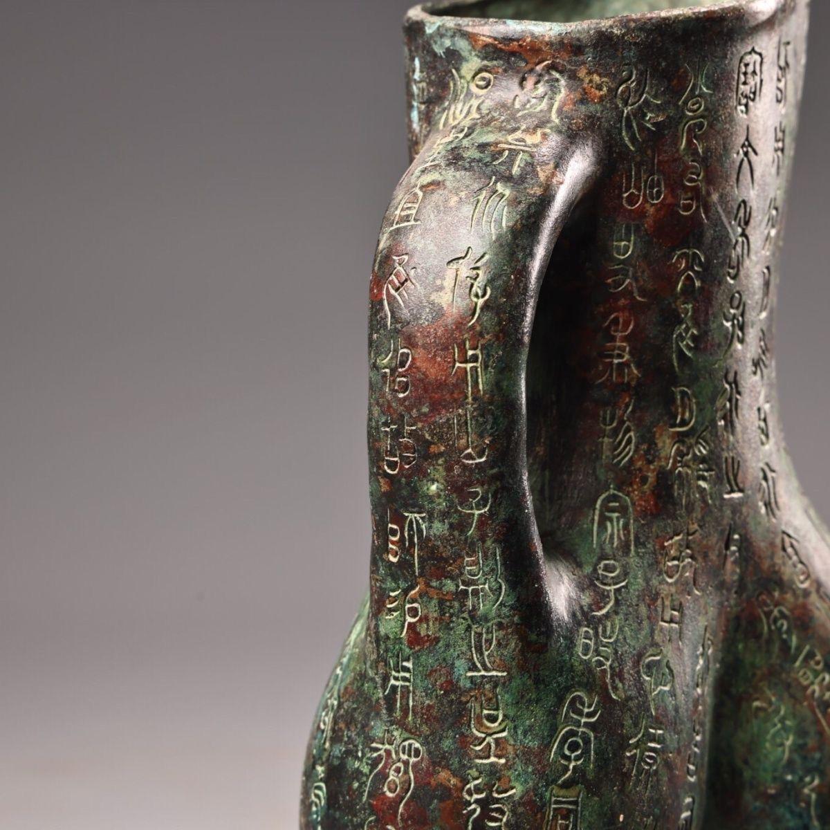 Big Size Ancient Bronze Three Feet Wine Vessel with Full Old Characters en vente 4